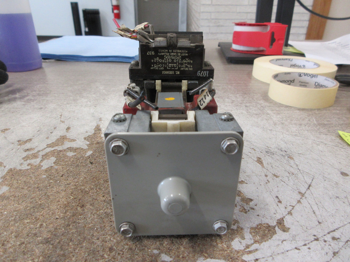 Cutler-Hammer Pneumatic Timing Relay 10337H178A 120V Coil 600V Used