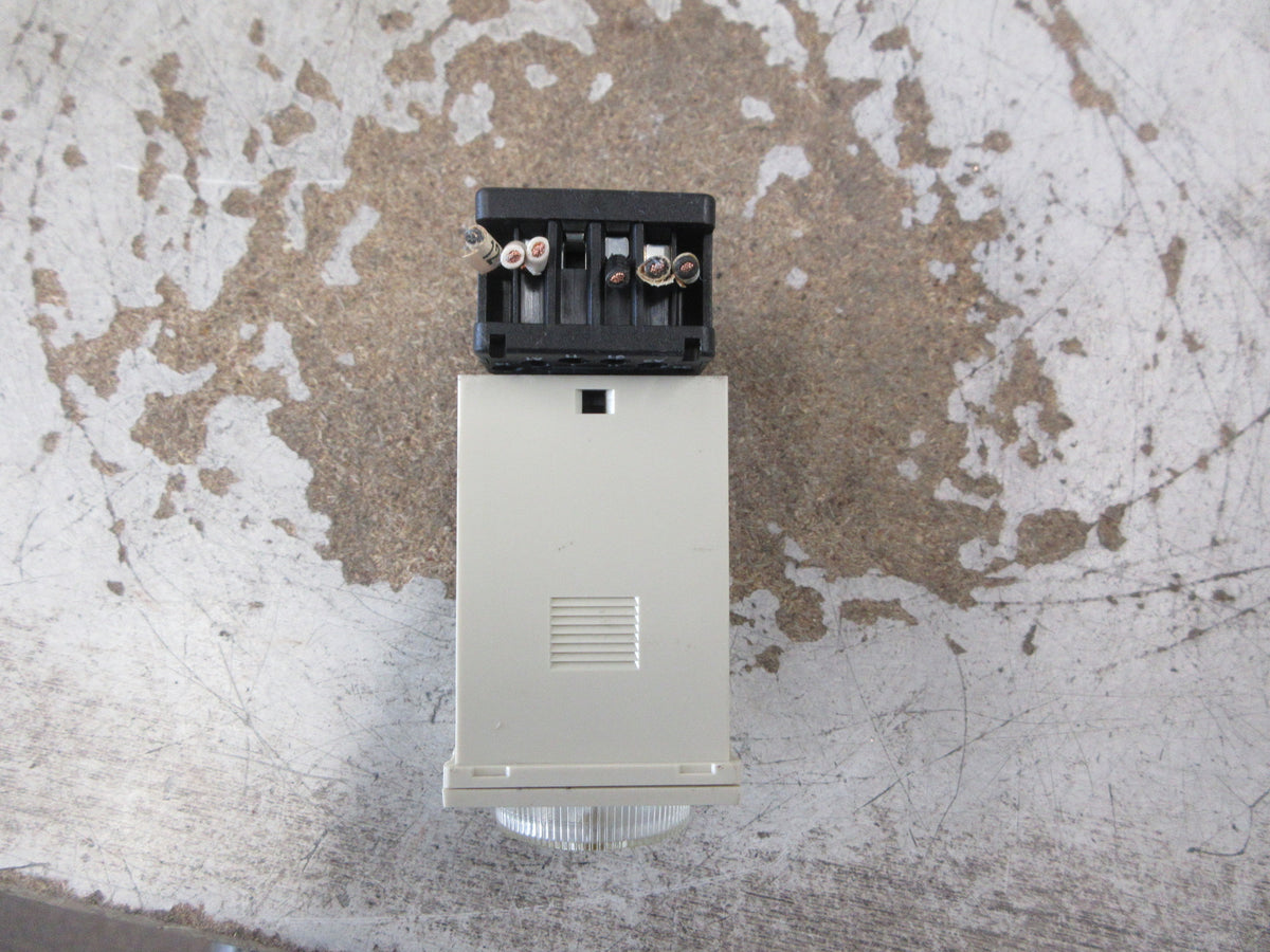 Allen-Bradley Multi-Function Timing Relay 700-HR52TA17 Ser. A 100-240V Used
