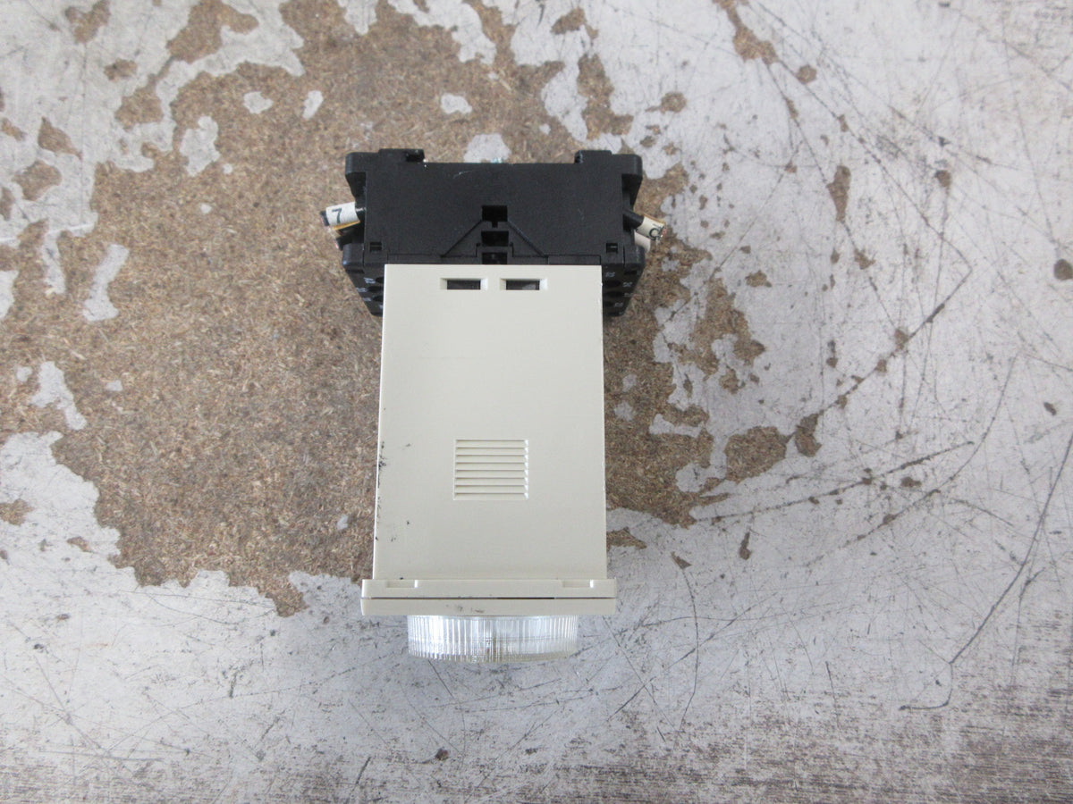Allen-Bradley Multi-Function Timing Relay 700-HR52TA17 Ser. A 100-240V Used