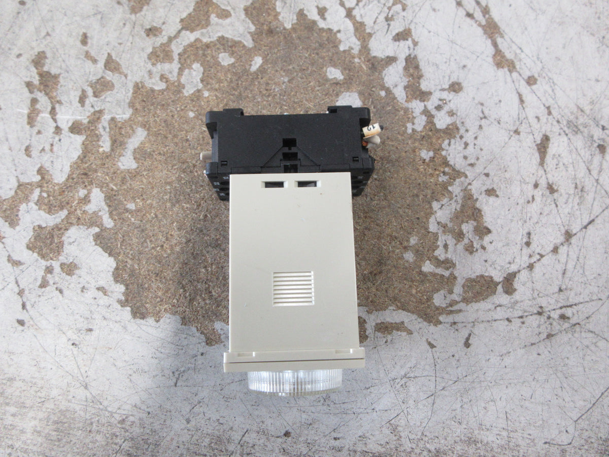 Allen-Bradley Multi-Function Timing Relay 700-HR52TA17 Ser. A 100-240V Used