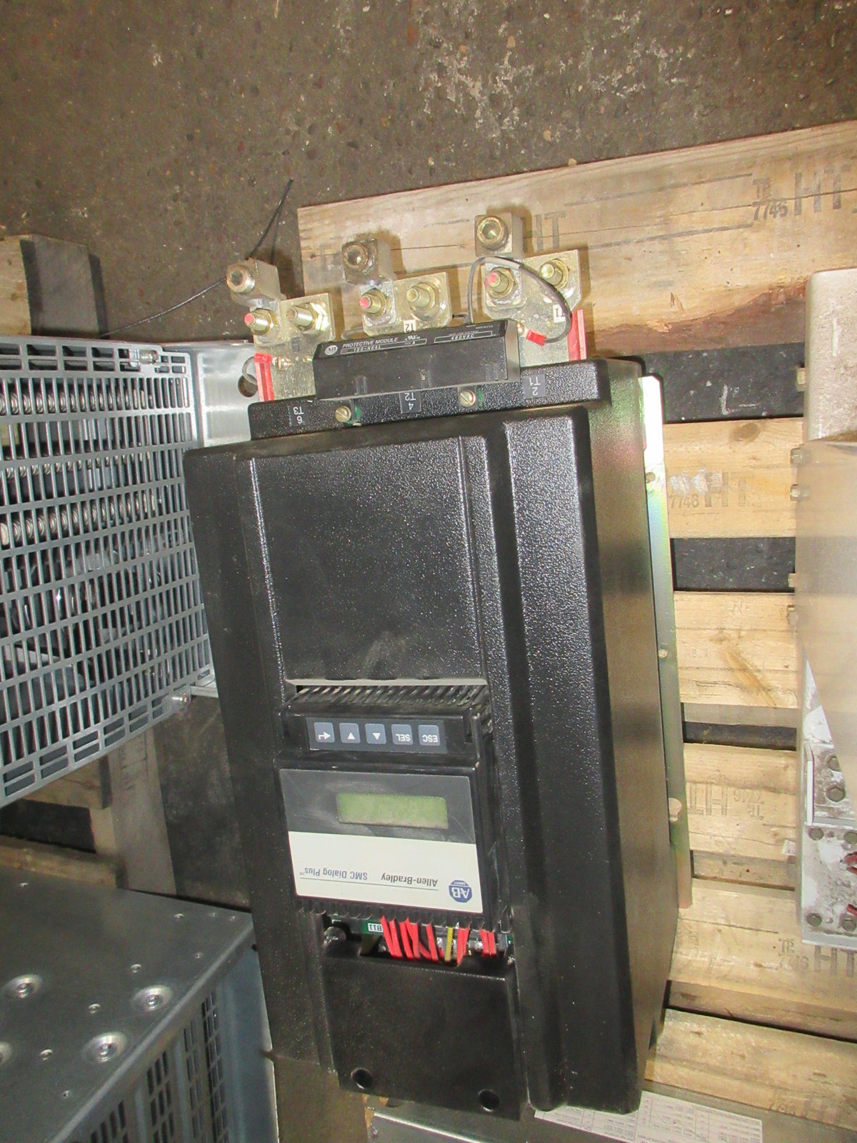 Allen-Bradley SMC Dialog Plus Soft Start 150-B180NBD Ser. A 150HP 208-480V Used