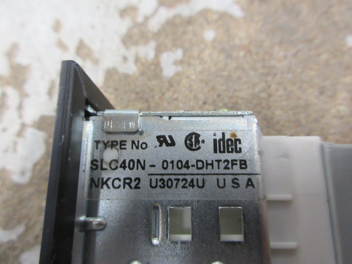 Idec Annunciator SLC40N-0104-DHT2FB 4x1 Used