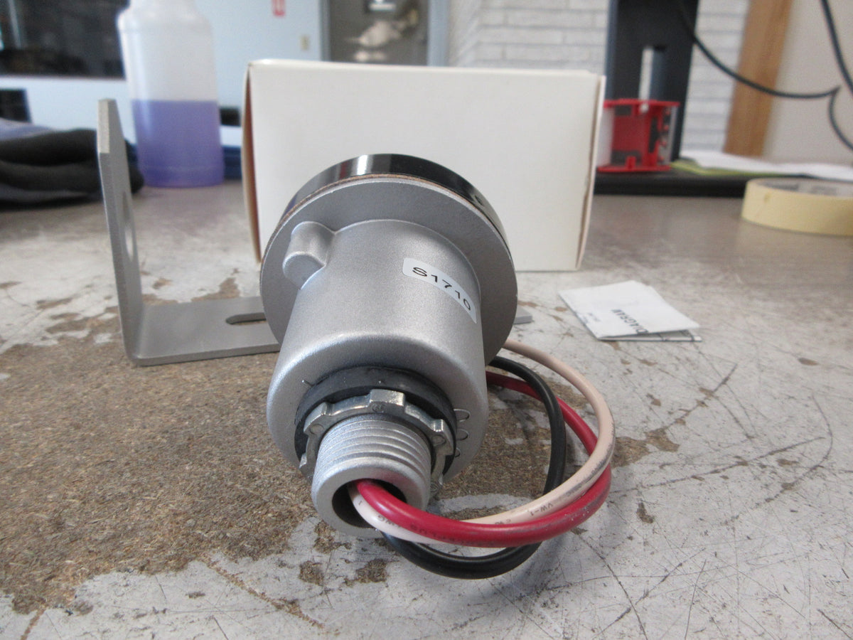Area Lighting Research Photo Control Receptacle AM-2-A 120-480V New Surplus
