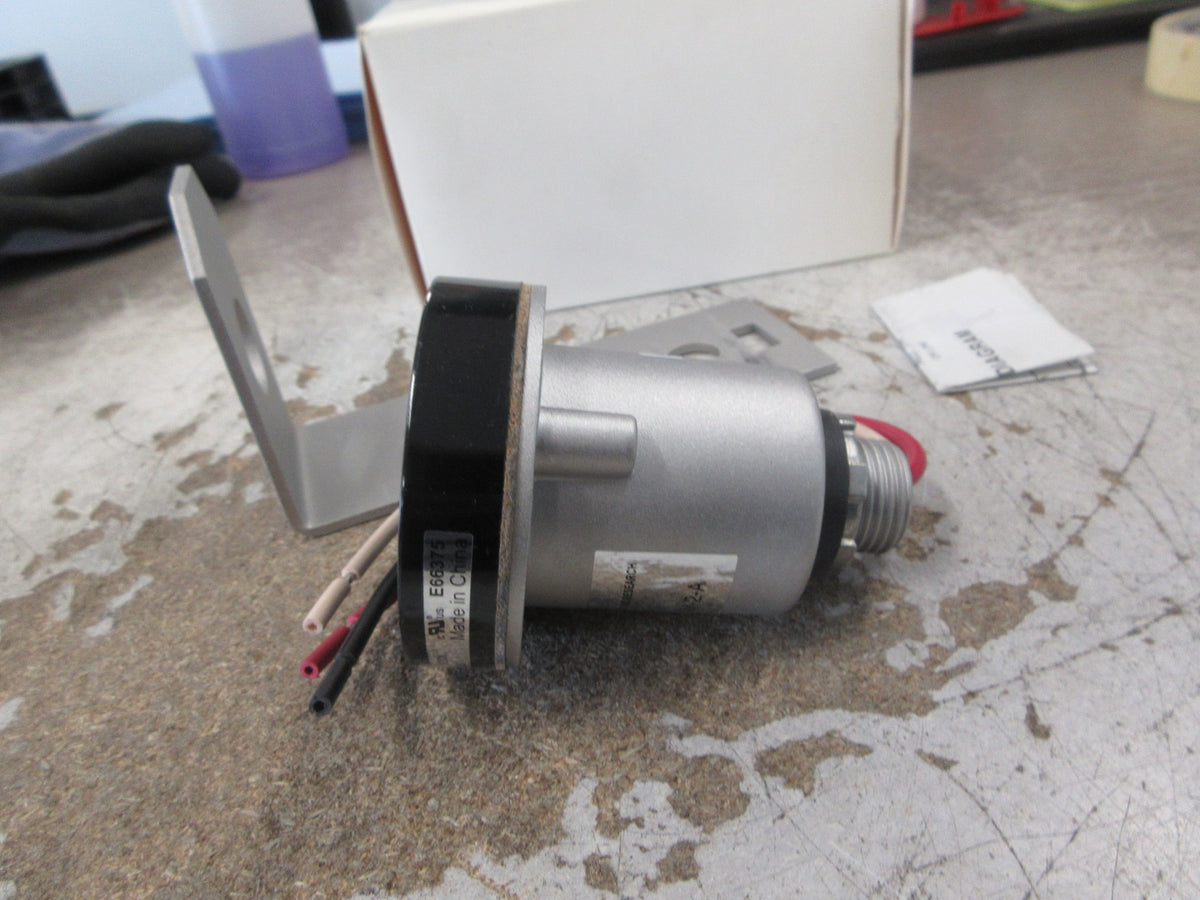Area Lighting Research Photo Control Receptacle AM-2-A 120-480V New Surplus