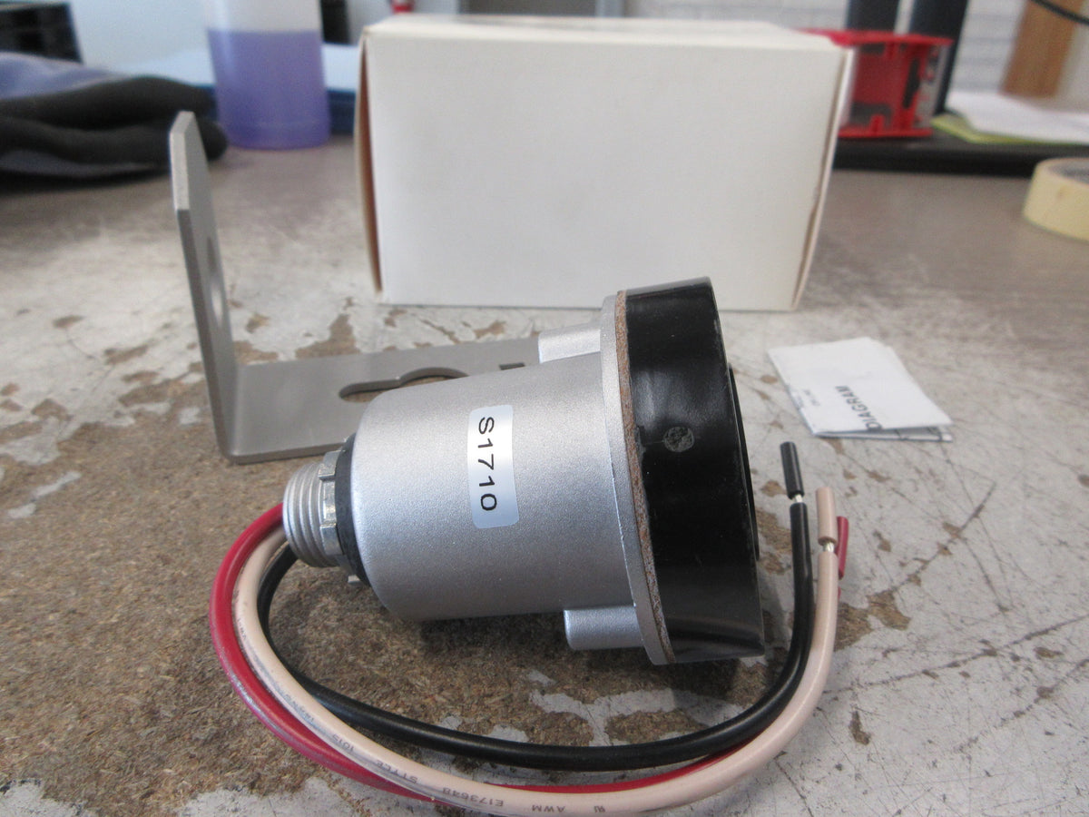 Area Lighting Research Photo Control Receptacle AM-2-A 120-480V New Surplus