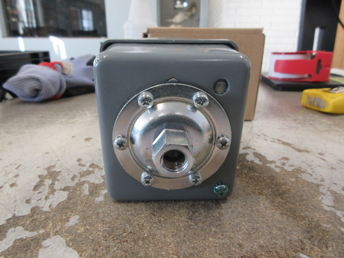 Square D Pumptrol Pressure Switch 9013GHG2J30 Ser. C On: 80 PSI New Surplus