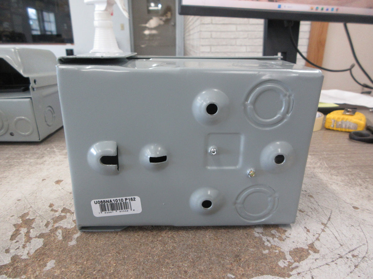 Midwest Electric 3R Combination Enclosed Switch/Power Outlet New Surplus