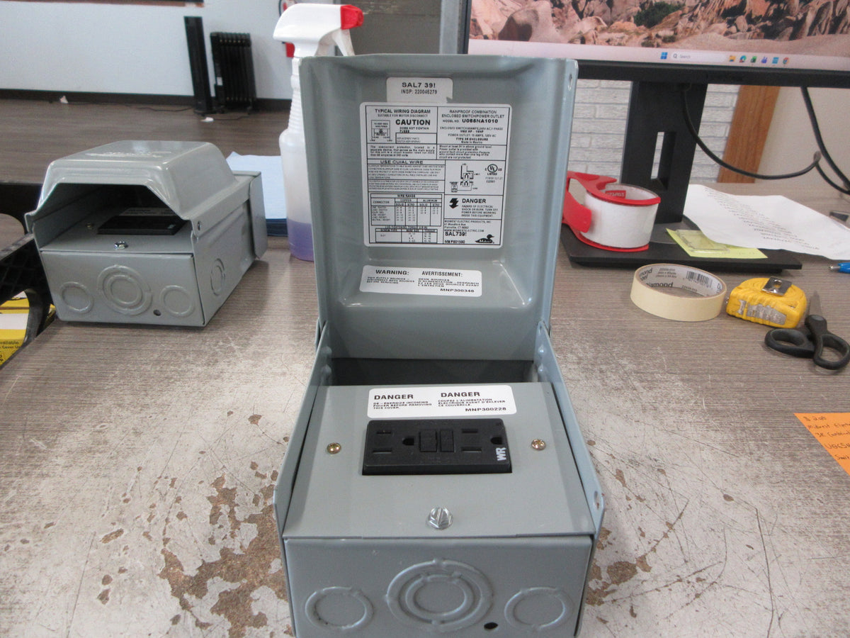 Midwest Electric 3R Combination Enclosed Switch/Power Outlet New Surplus