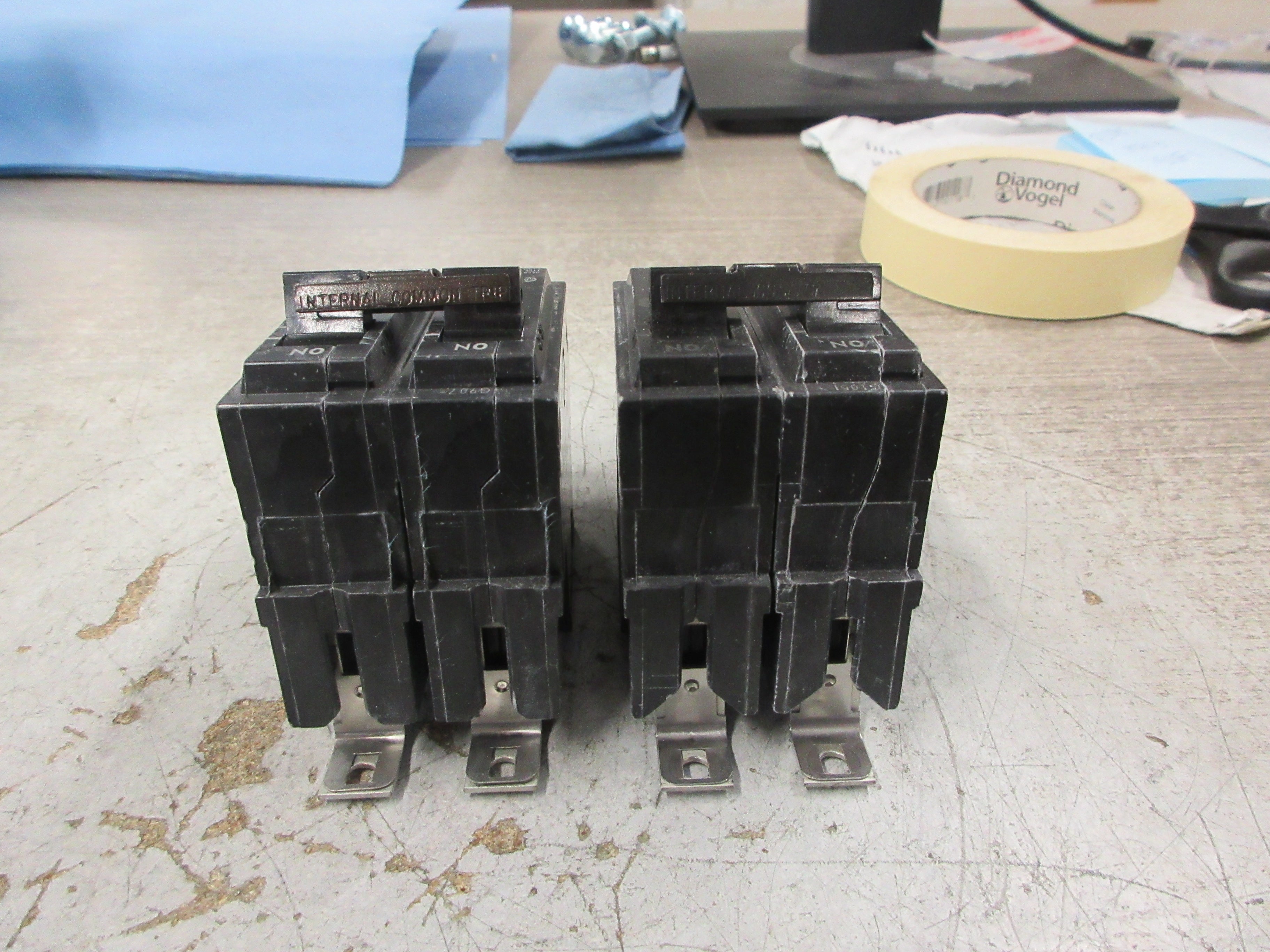 GE No Mounting Screws Circuit Breaker THQB2130 30A 120/240V 2P *Lot of 2* Used
