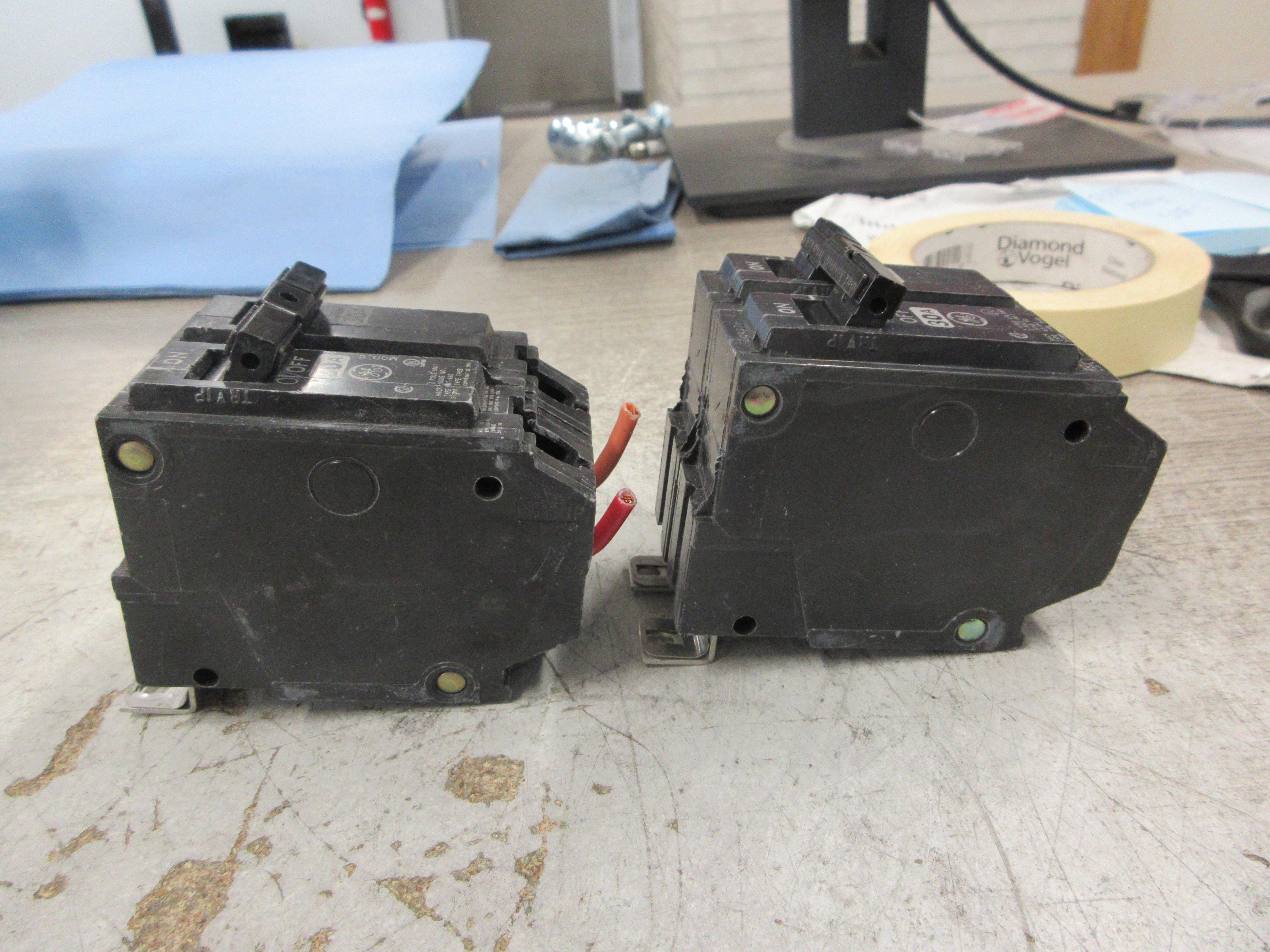 GE No Mounting Screws Circuit Breaker THQB2130 30A 120/240V 2P *Lot of 2* Used