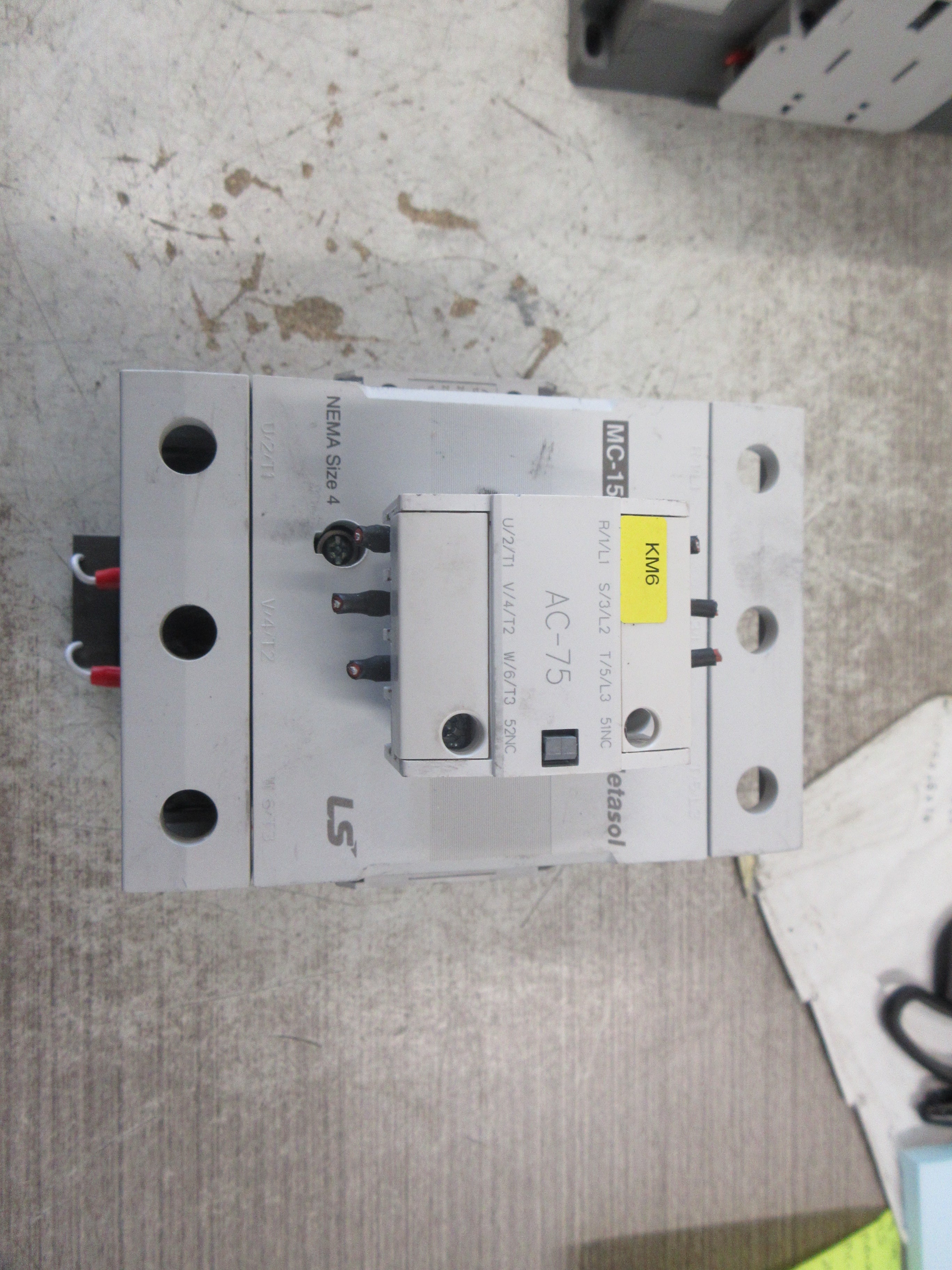 LS Metasol Size 4 Contactor MC-150a 24VDC Coil 250A 600V (2) Aux Contacts Used