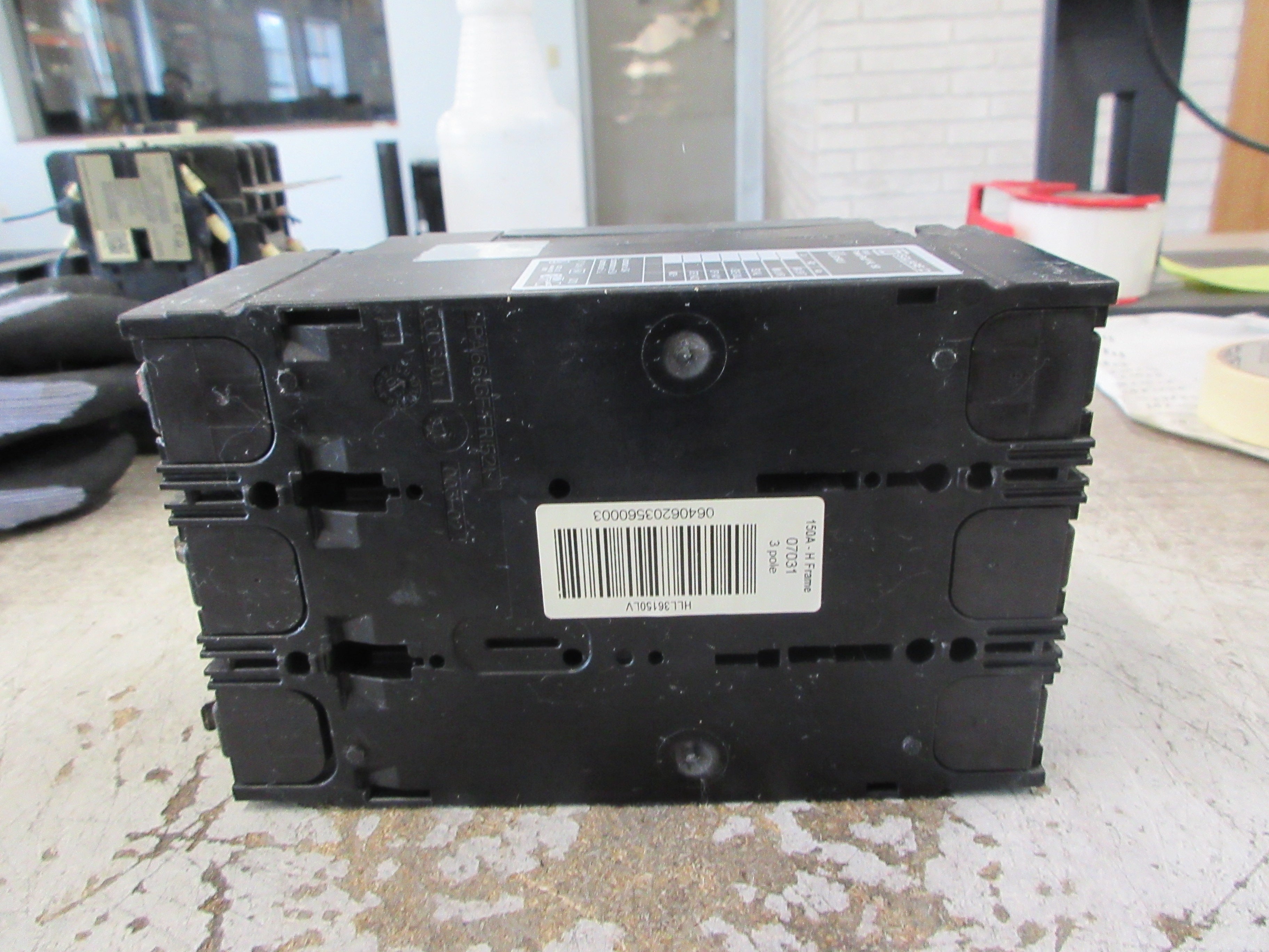 Square D HL 150 Breaker Disconnect HLL36150LV 150A 600V 3P *No Handle* Used