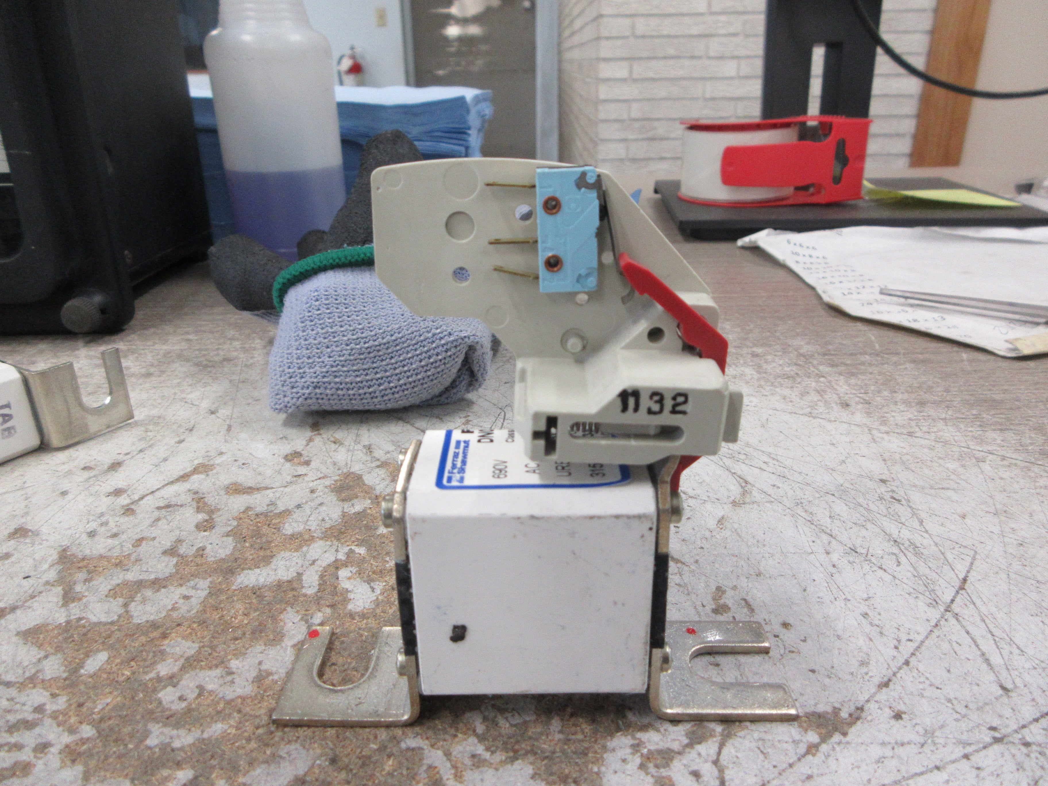 Ferraz Shawmut Protistor Fuse DN00UB69V315L 315A 690V W/Aux Contact Used