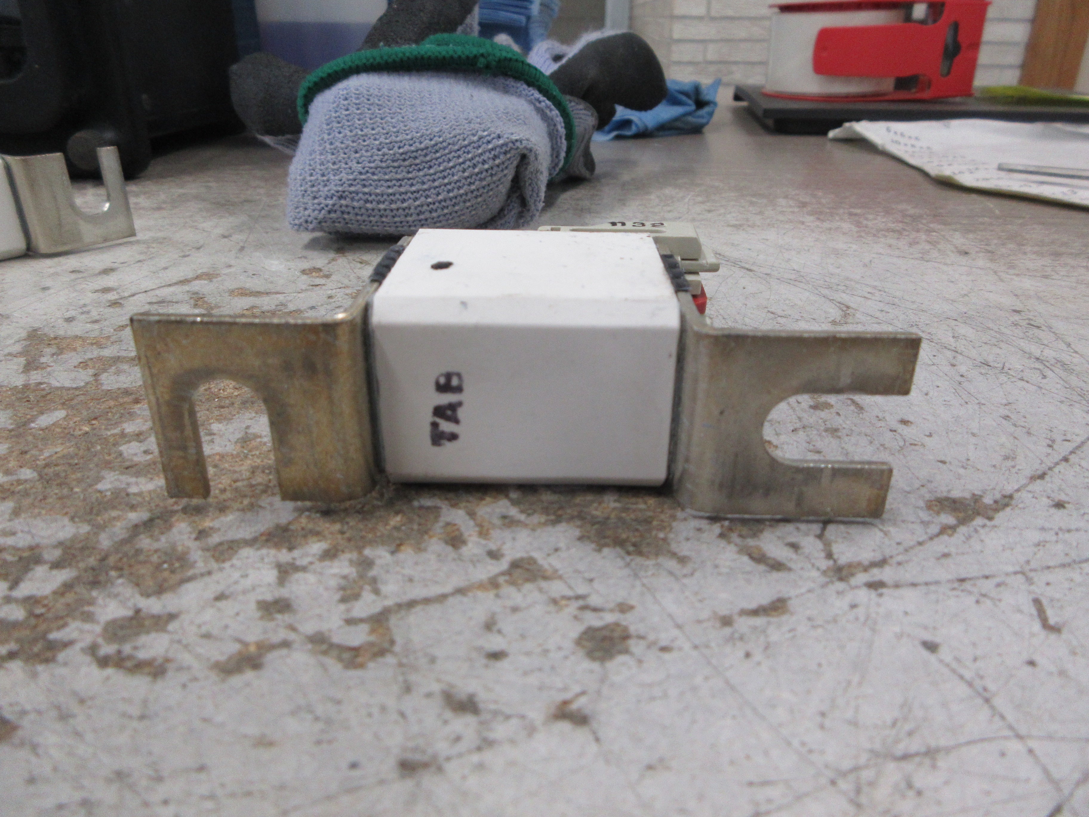 Ferraz Shawmut Protistor Fuse DN00UB69V315L 315A 690V W/Aux Contact Used