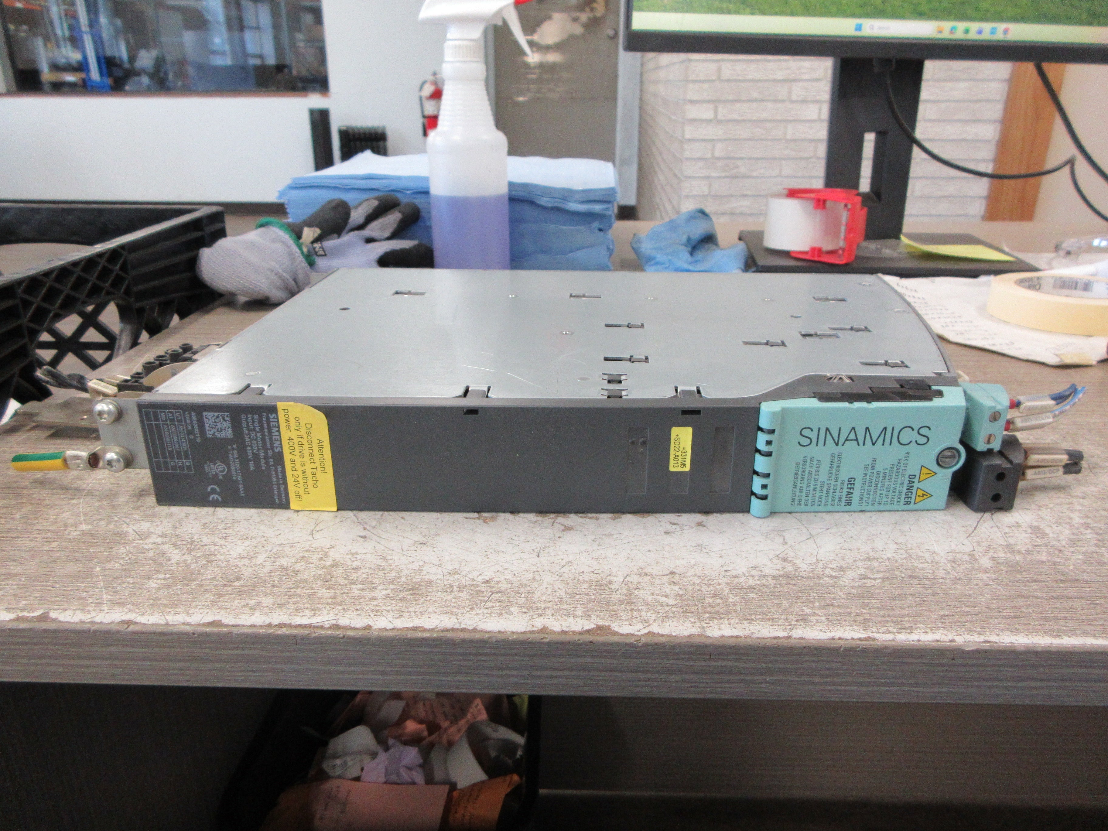 Siemens Single Motor Module 6SL3120-1TE21-8AA3 Ver. D Input: 600VDC Used