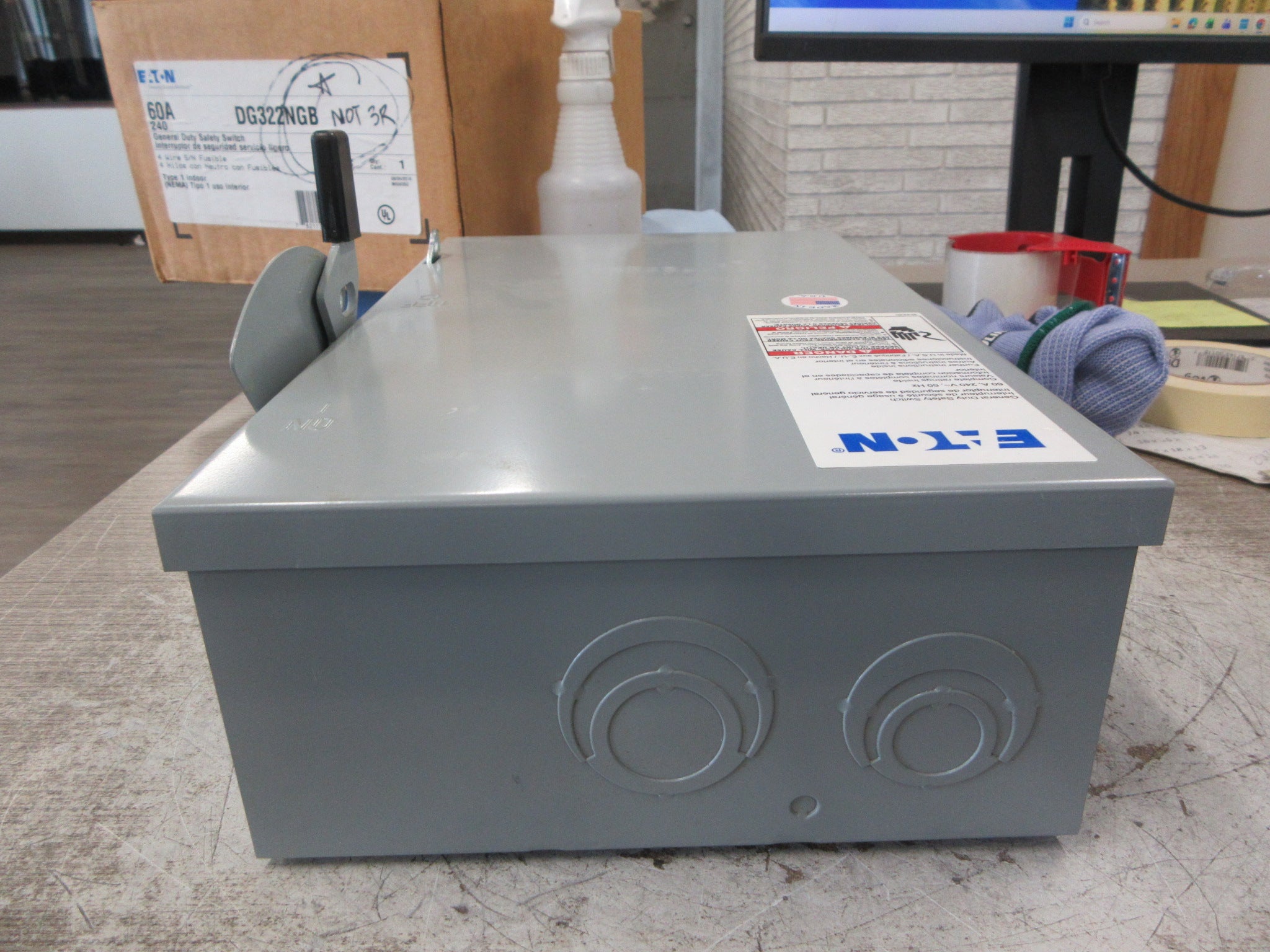 Eaton Fusible Safety Switch/Disconnect DG322NGB Ser. B 60A 240V 4W Used