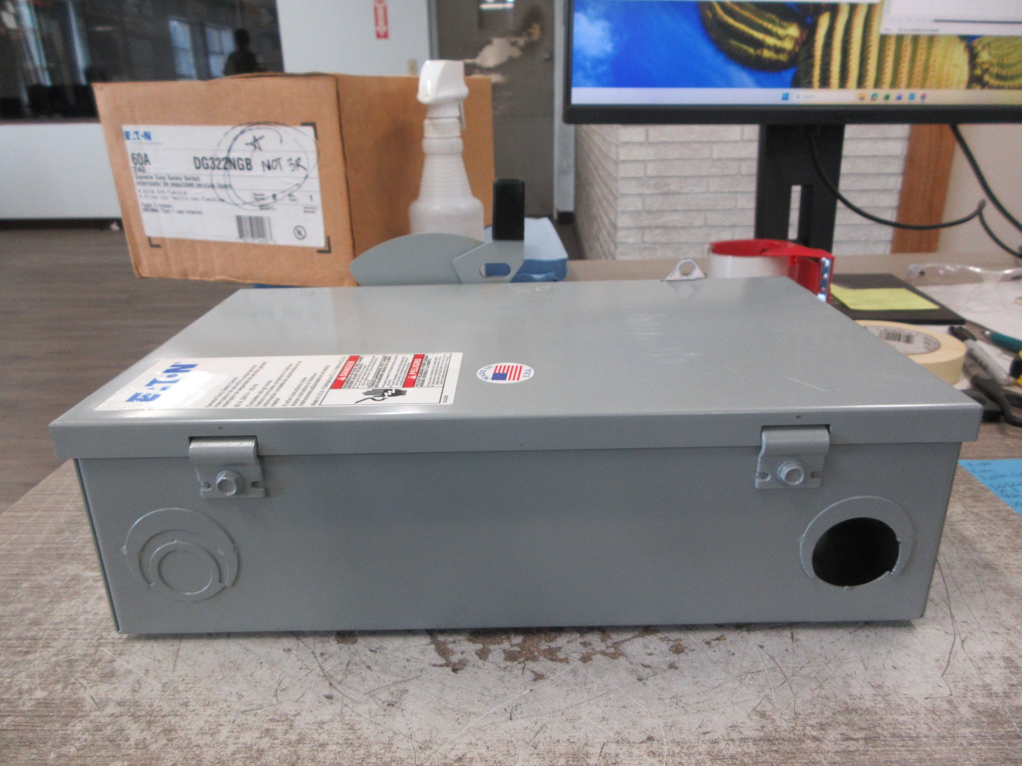 Eaton Fusible Safety Switch/Disconnect DG322NGB Ser. B 60A 240V 4W Used