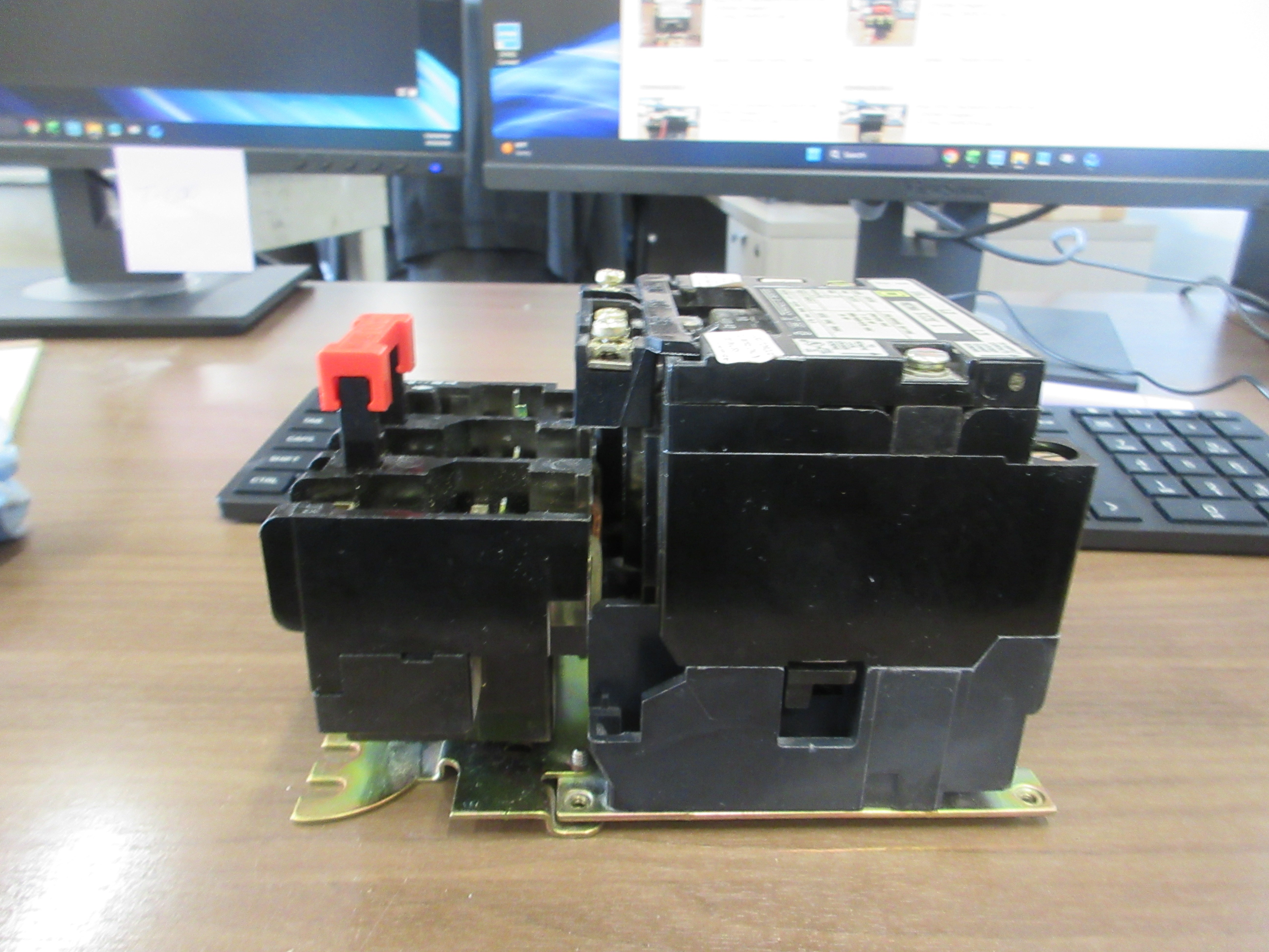 Square D Size 1 Starter 8536 SCO3 S Ser, A 120V Coil 600V Used