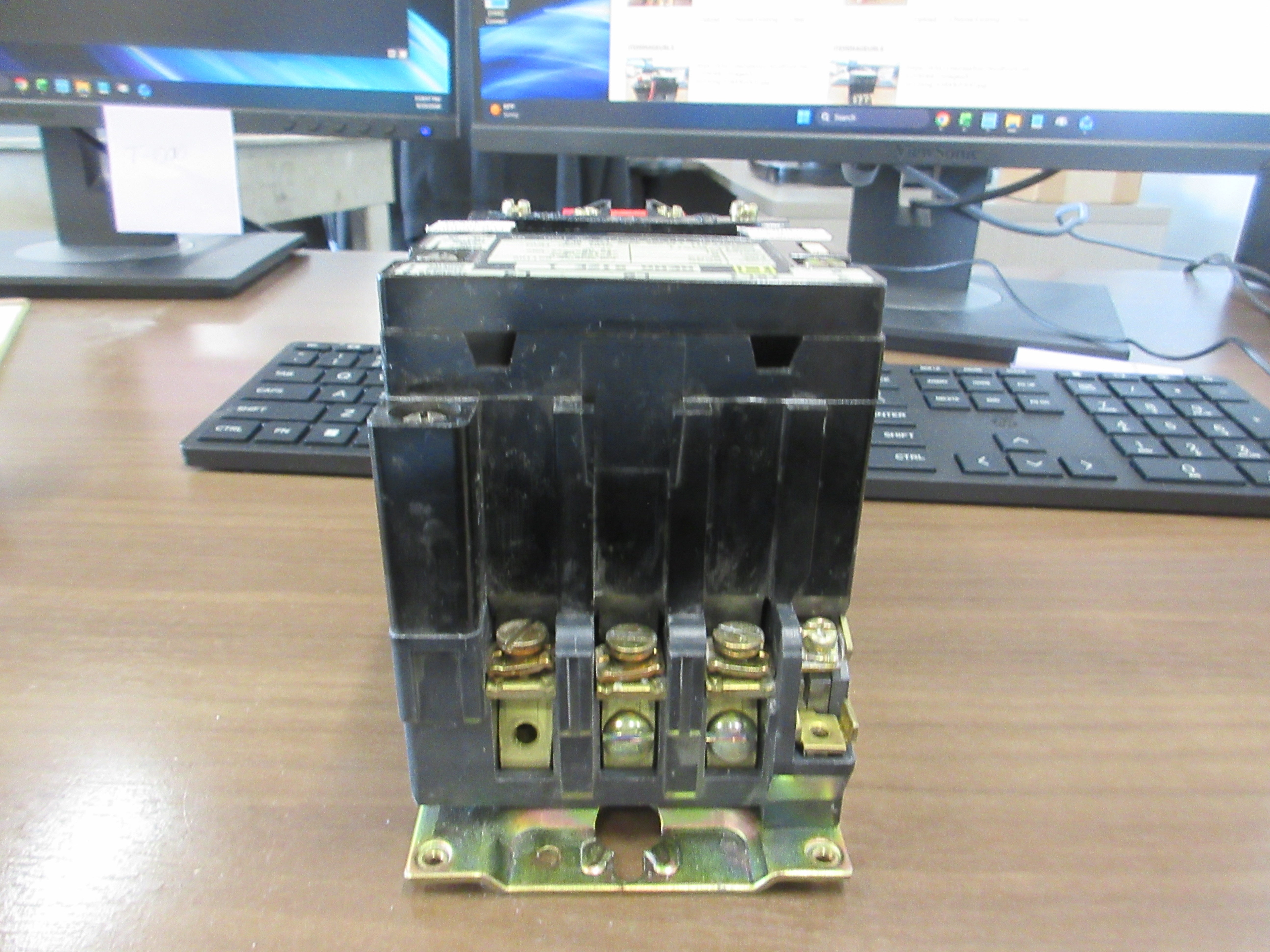 Square D Size 1 Starter 8536 SCO3 S Ser, A 120V Coil 600V Used