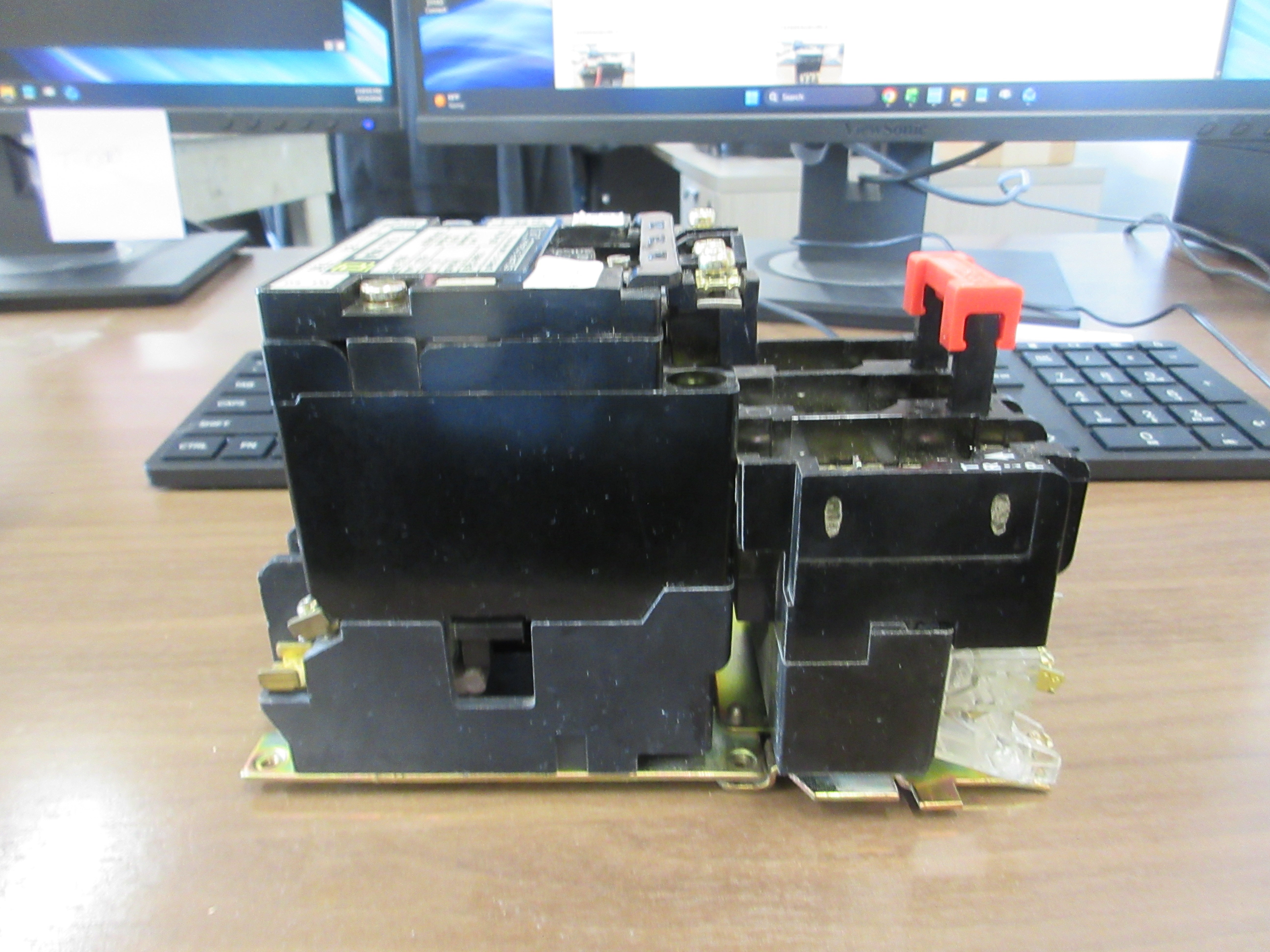 Square D Size 1 Starter 8536 SCO3 S Ser, A 120V Coil 600V Used