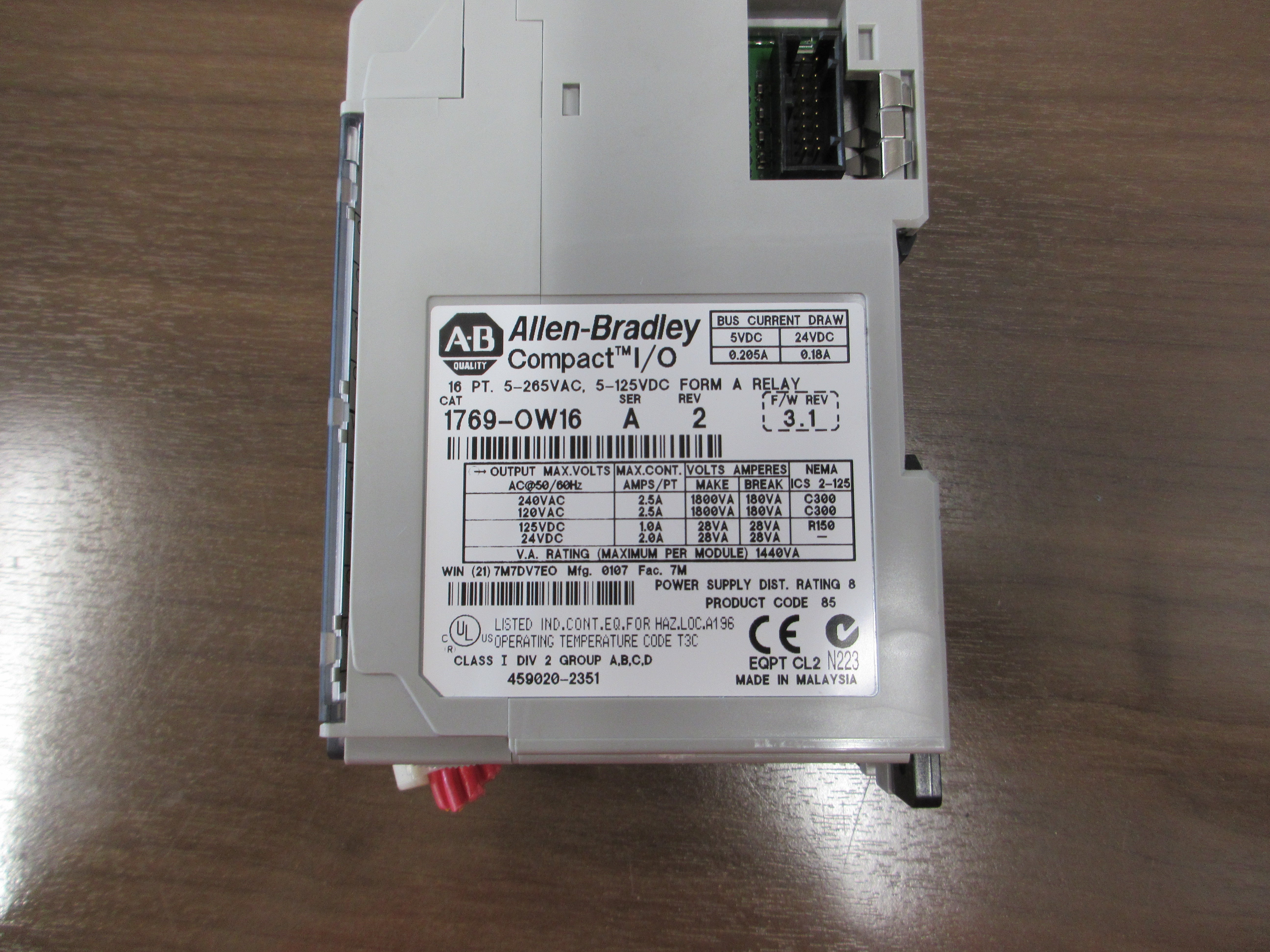 Allen- Bradley Compart I/O Relay Output Module 1769-OW16 Ser. A Rev.2 Used