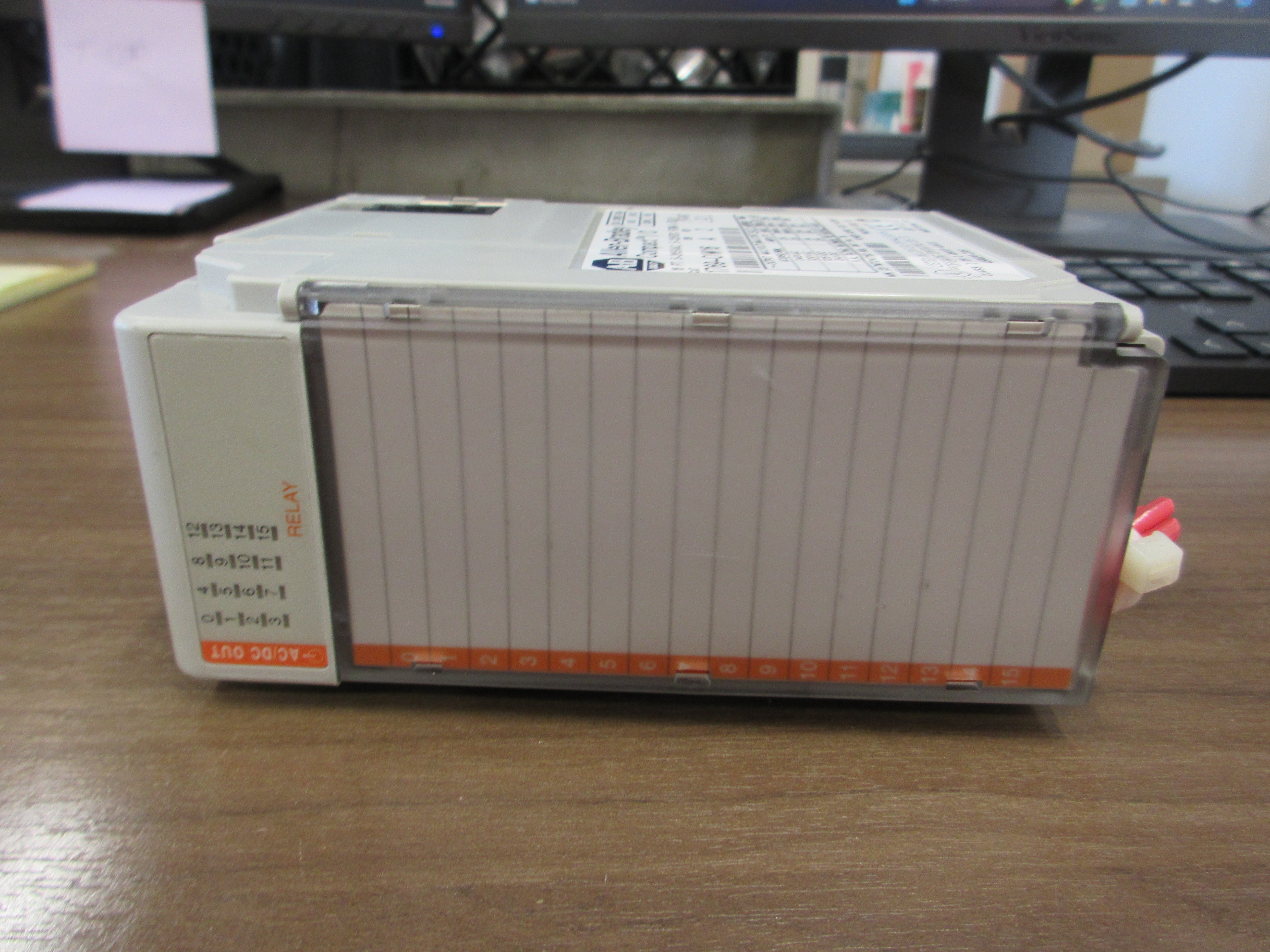 Allen- Bradley Compart I/O Relay Output Module 1769-OW16 Ser. A Rev.2 Used