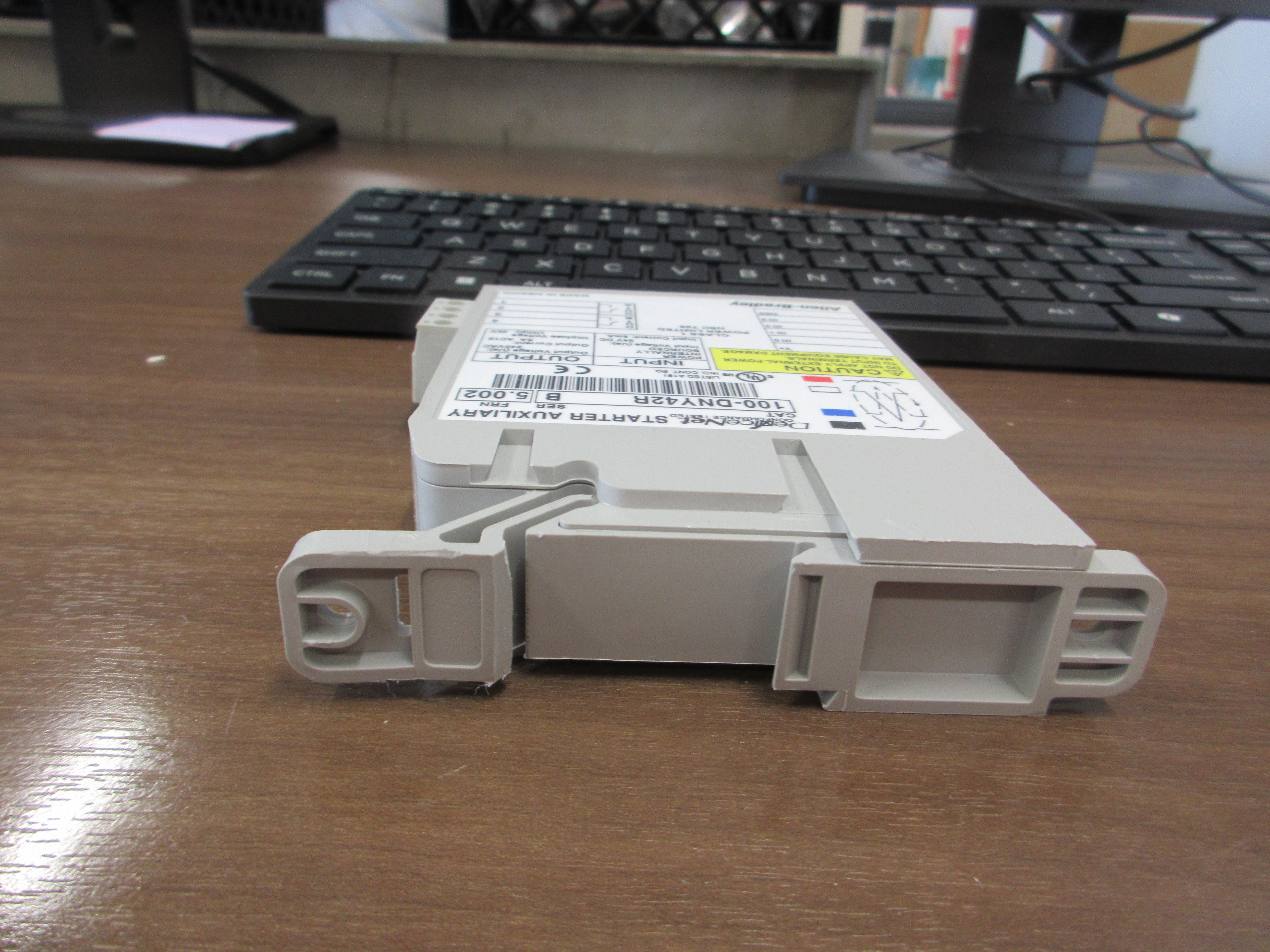 Allen-Bradley DerviceNet Starter Auxlliry 100-DNY42R Ser.B FRN: 5.002 Used