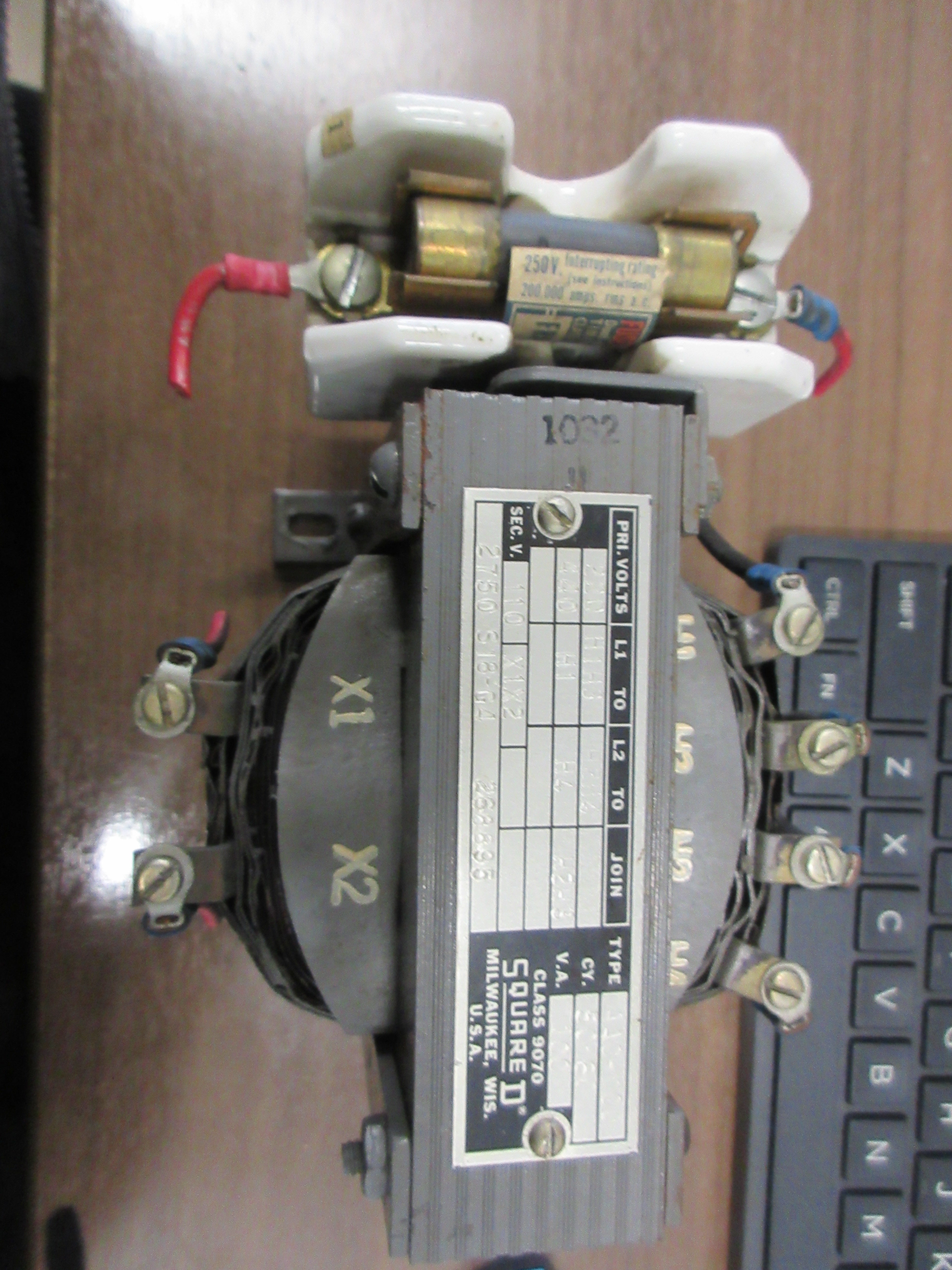 Square D Transformer 9070 AA0- 100 100 VA Pri: 220/440V Sec: 110V 50-66Hz Used