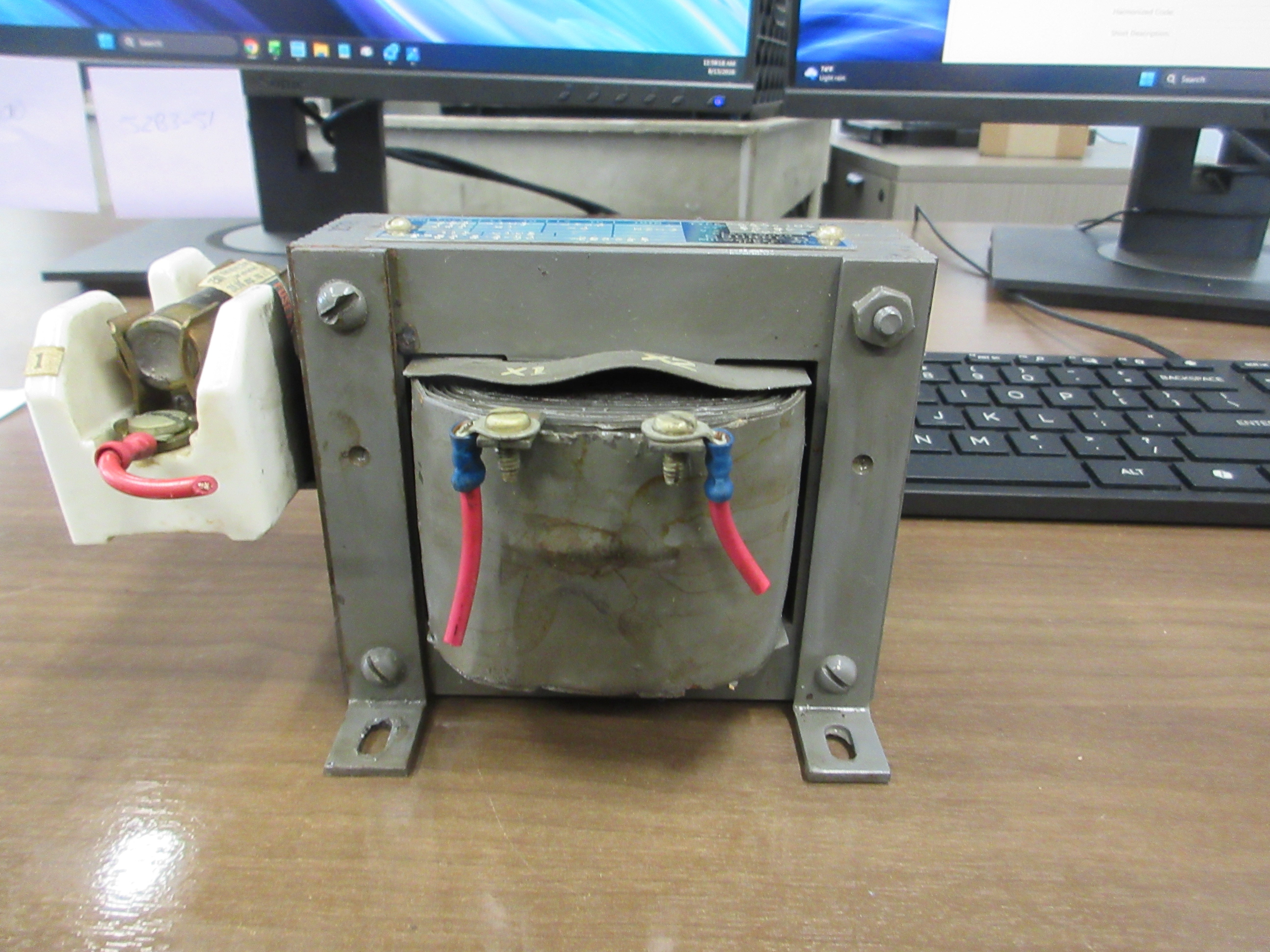 Square D Transformer 9070 AA0- 100 100 VA Pri: 220/440V Sec: 110V 50-66Hz Used