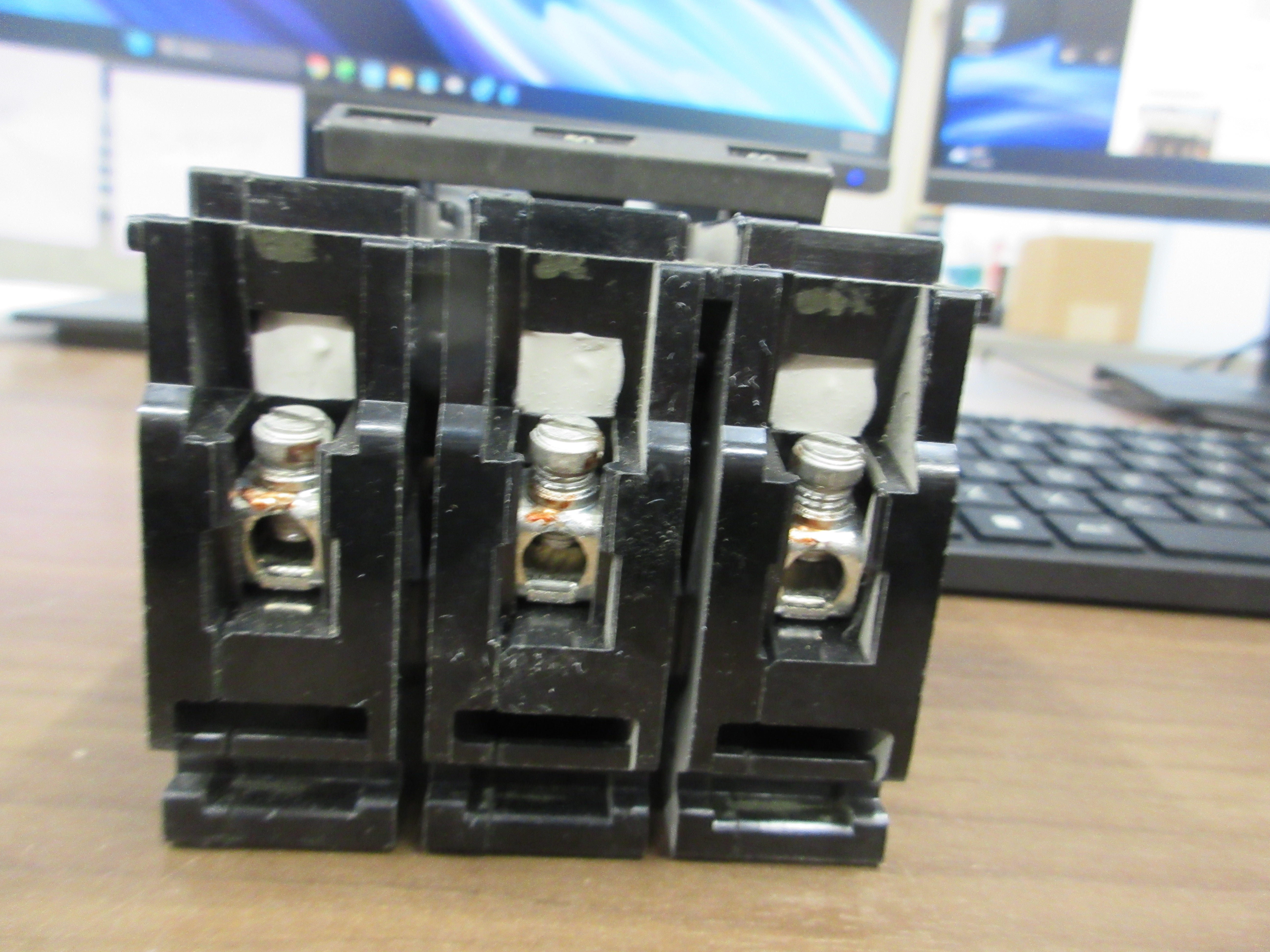 Gould ITE Type QP Clip -On Circuit Breaker Q350 50 A 240 V 3P Used