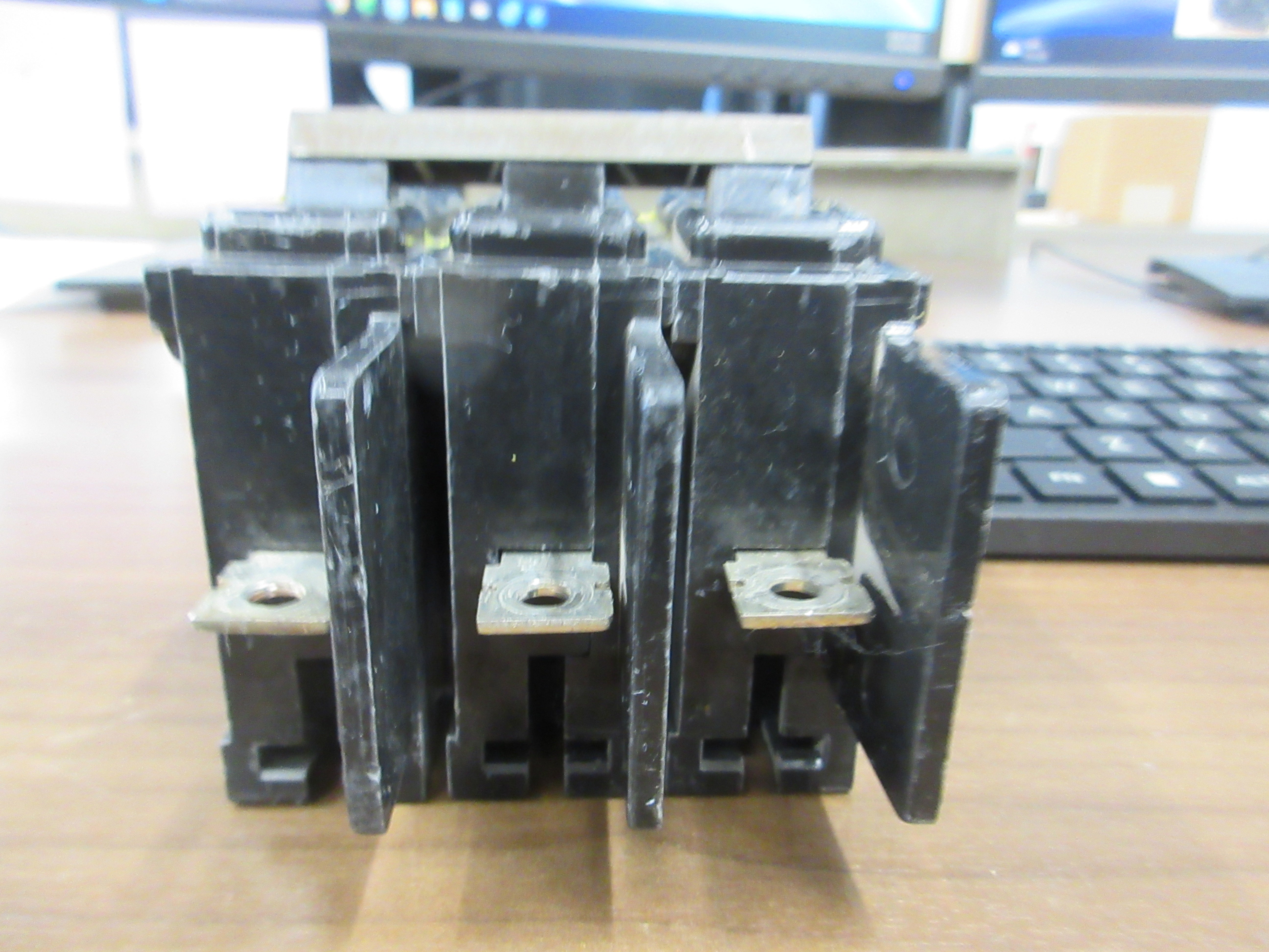 Gould ITE Type BQH Bolt - On Circuit Breaker BQ3B100H 100A 240V 3 P 22K AIC Used