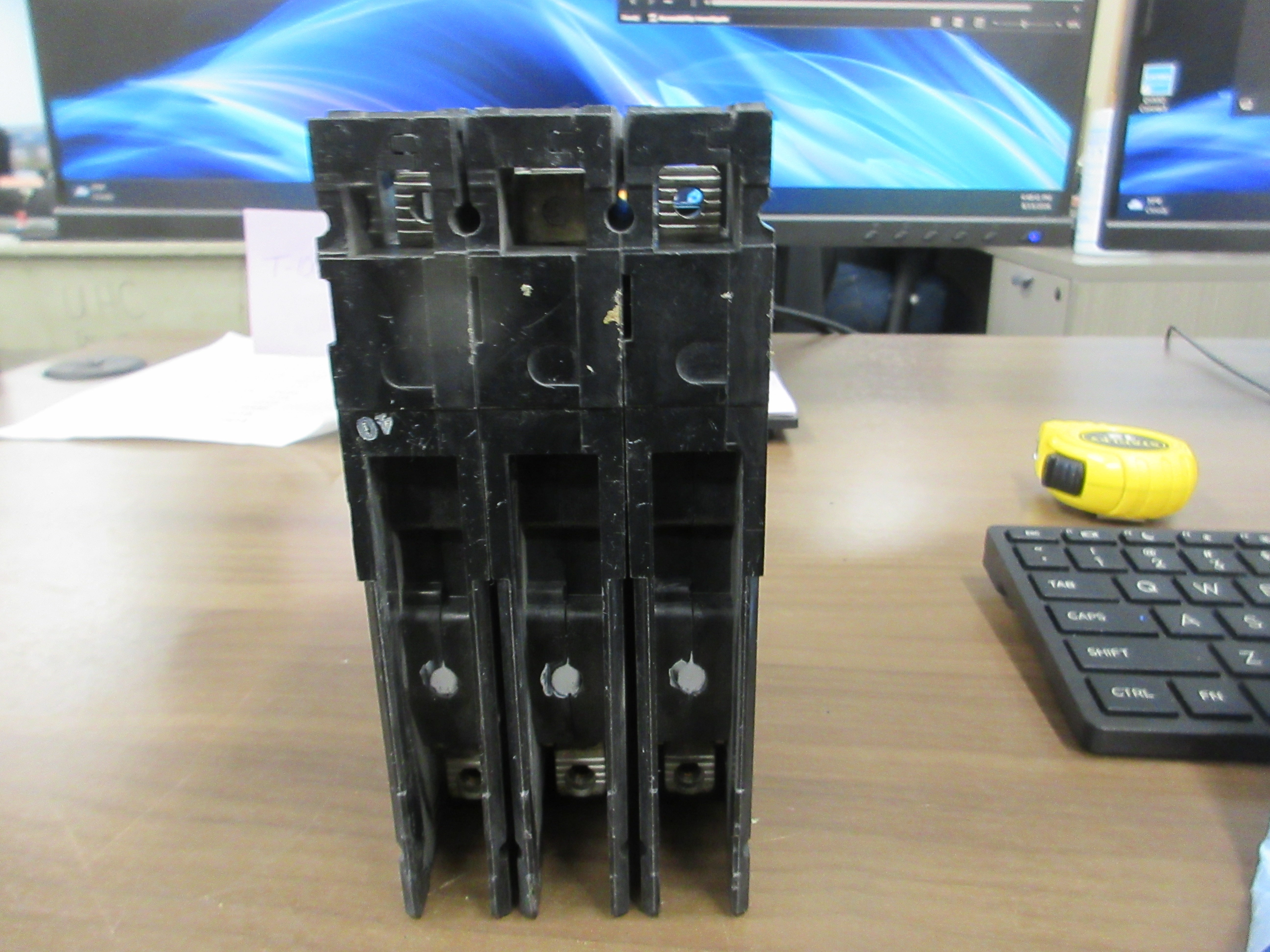 Gould ITE Circuit Breaker E43B040 40A 480V 3 P (1) Lug Used