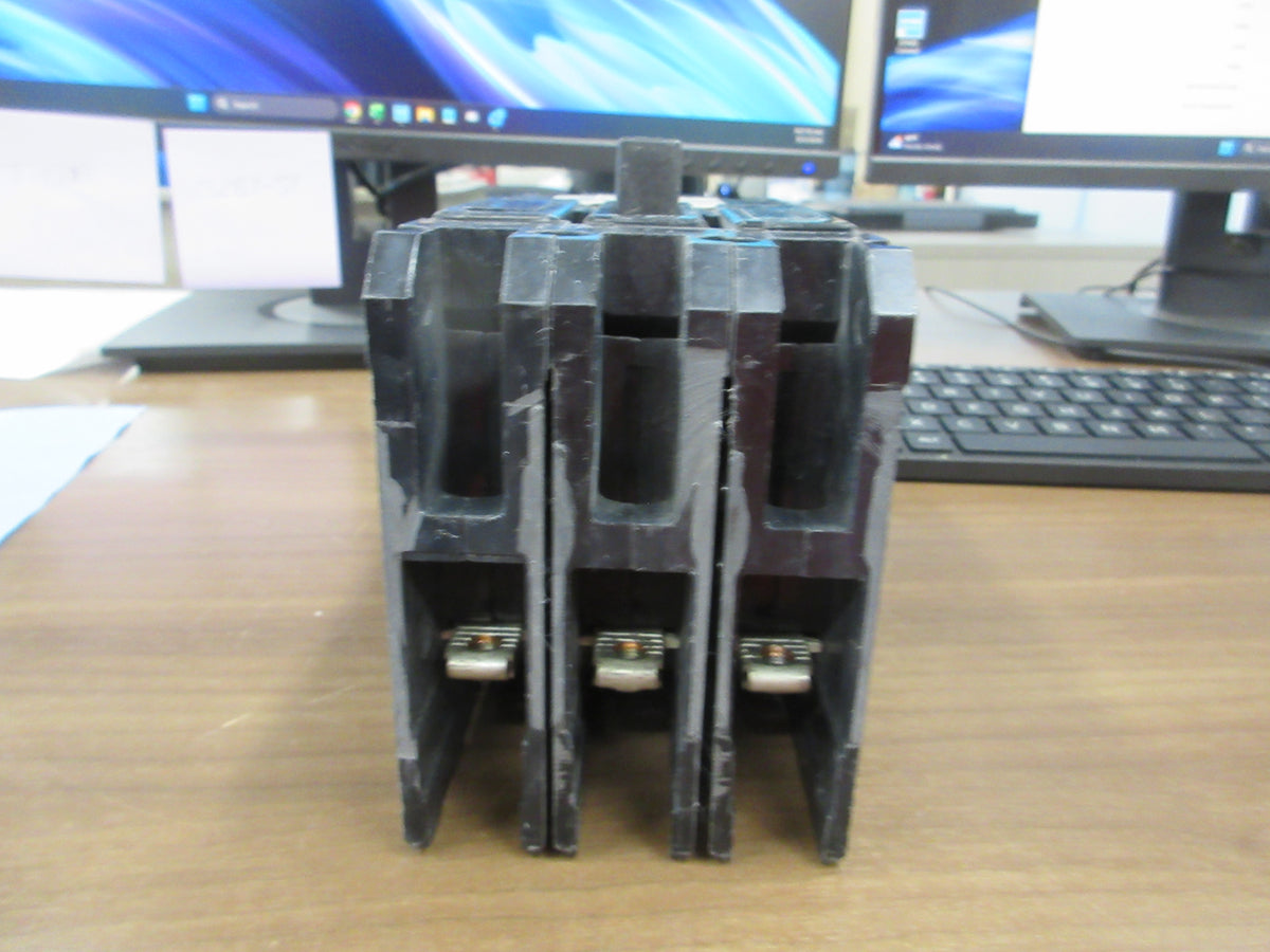 Gould ITE Circuit Breaker E43B040 40 A 480 V 3 P (3) Lugs Used
