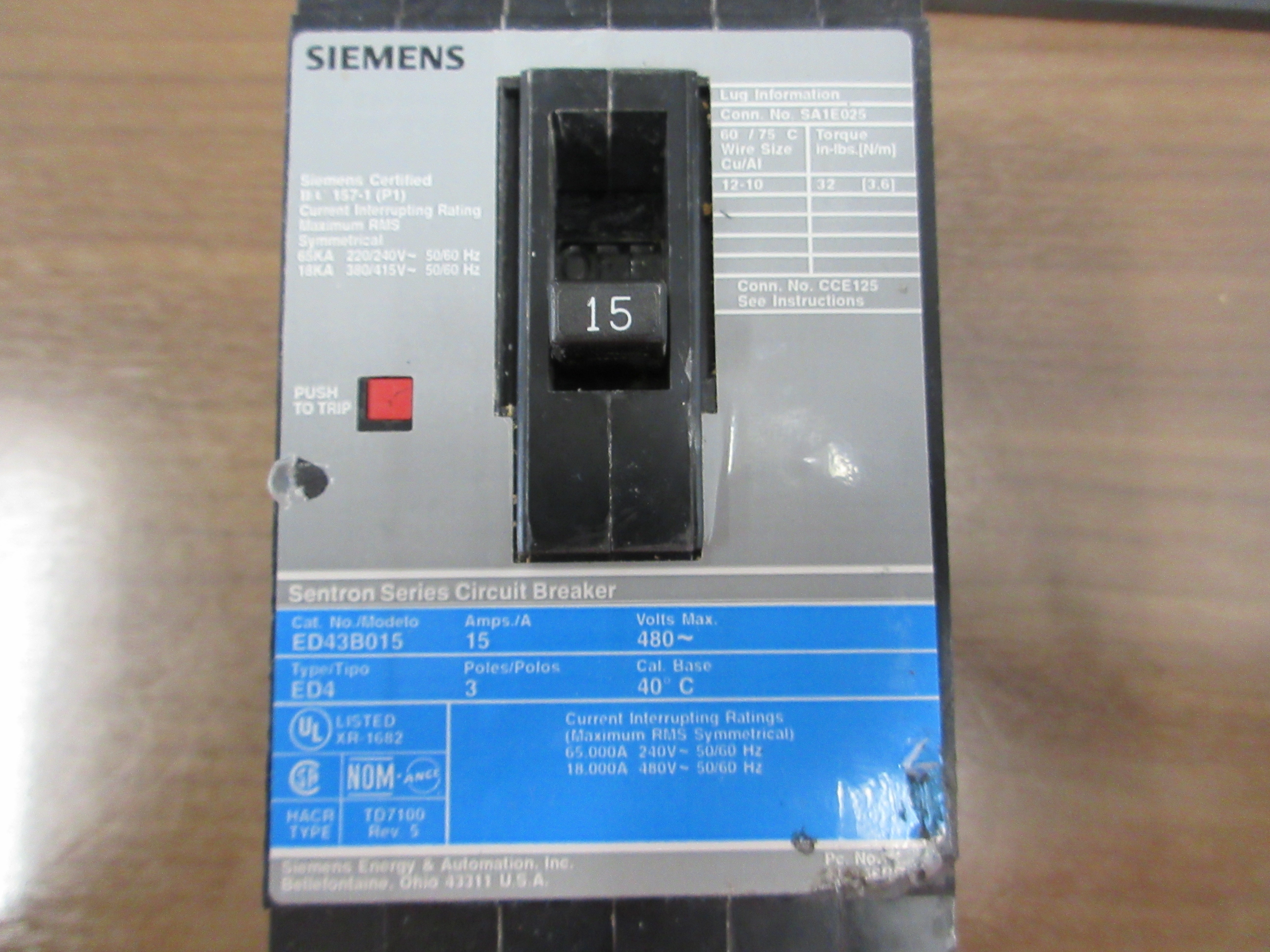 Siemens Sentron Circuit Breaker ED43B015 15 A 480 V 3 P Used