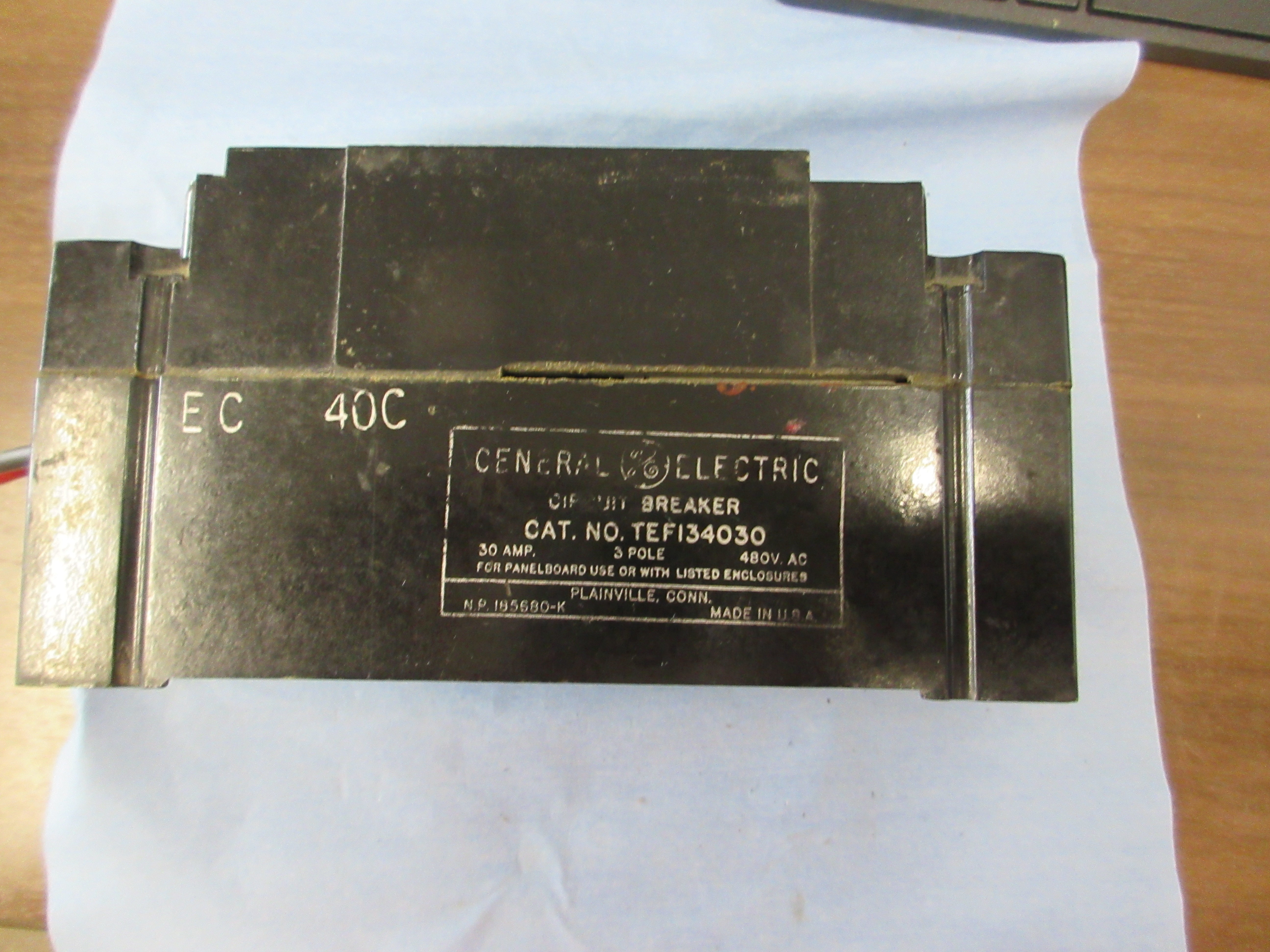GE Circuit Breaker TEF134030 30A 480V 3P (2) Mounting Screws Used