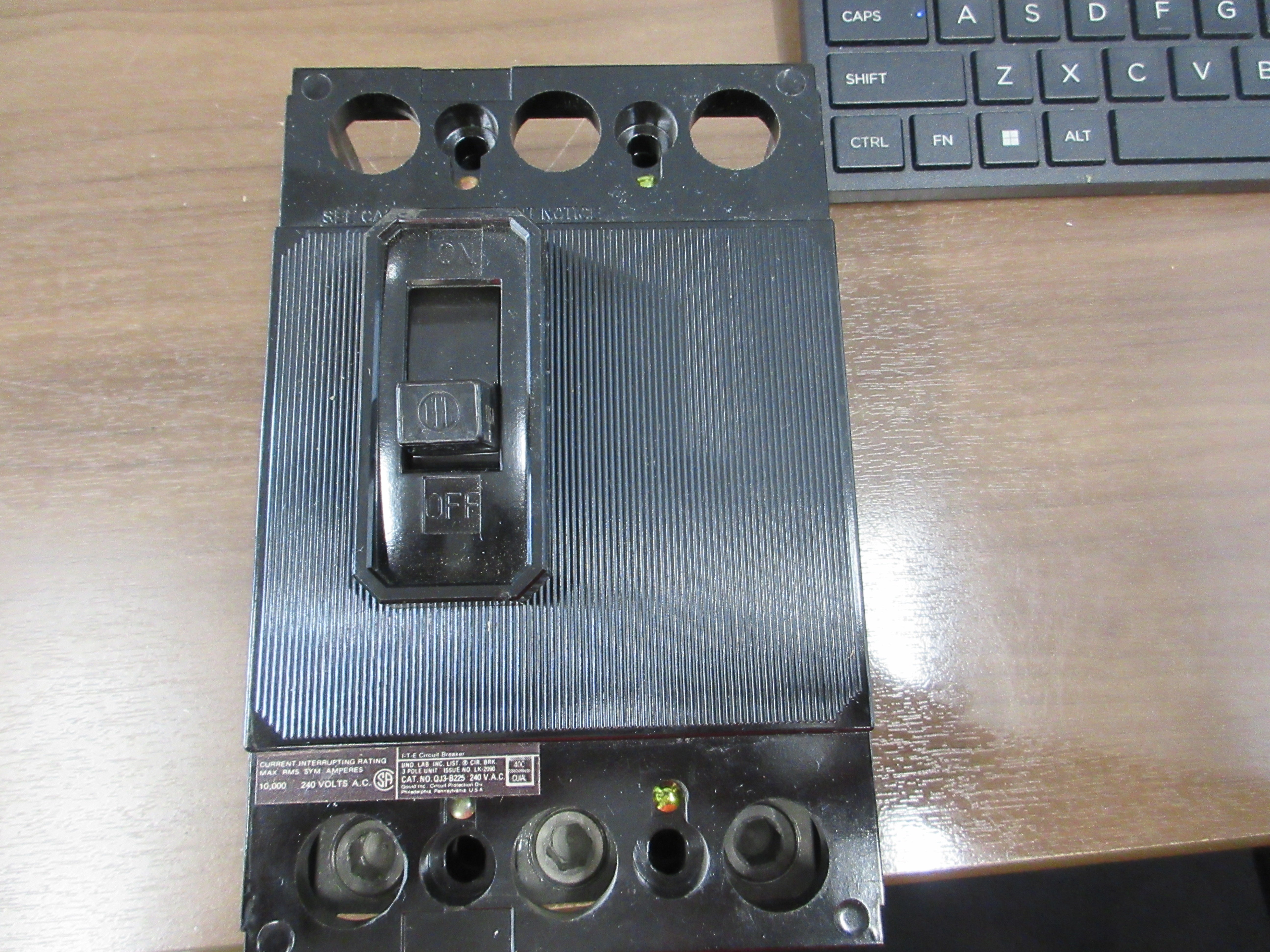 ITE Circuit Breaker QJ3-B225 225A 240V 3P Used