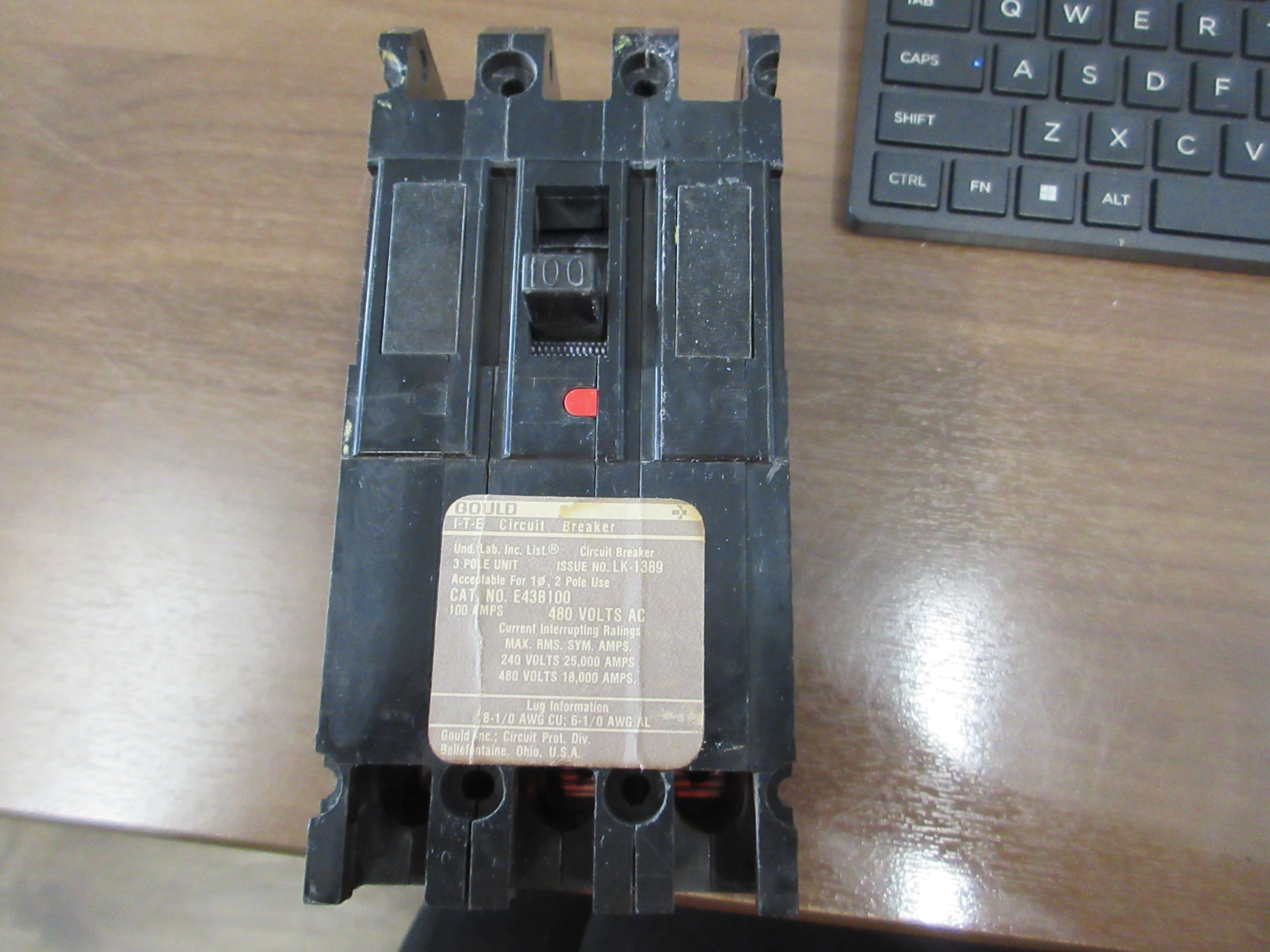 Gould ITE Circuit Breaker E43B100 100A 480V 3P * (1) Lug * Used