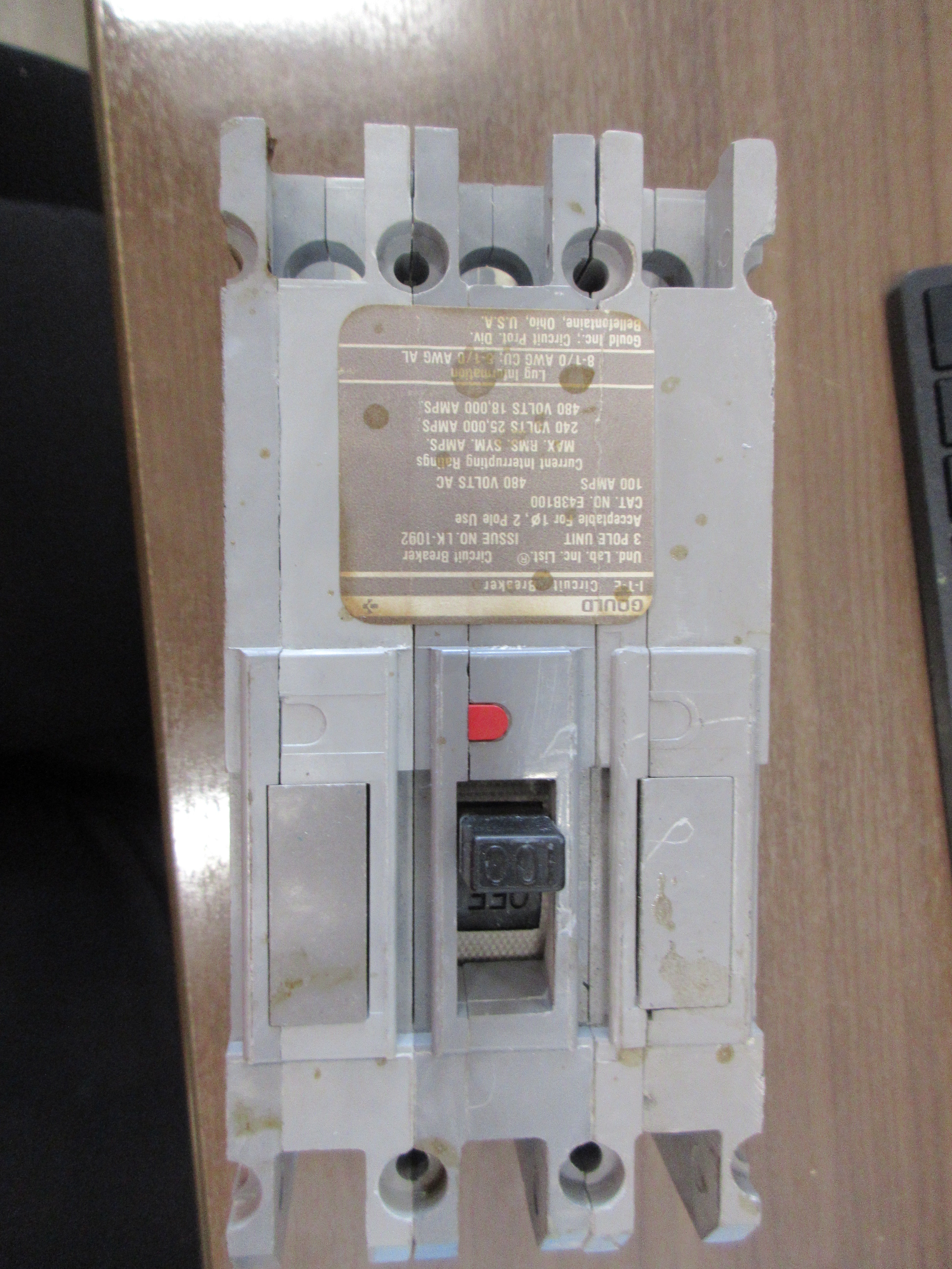 Gould ITE Circuit Breaker E43B100 100A 480V 3P (3) Lugs Used