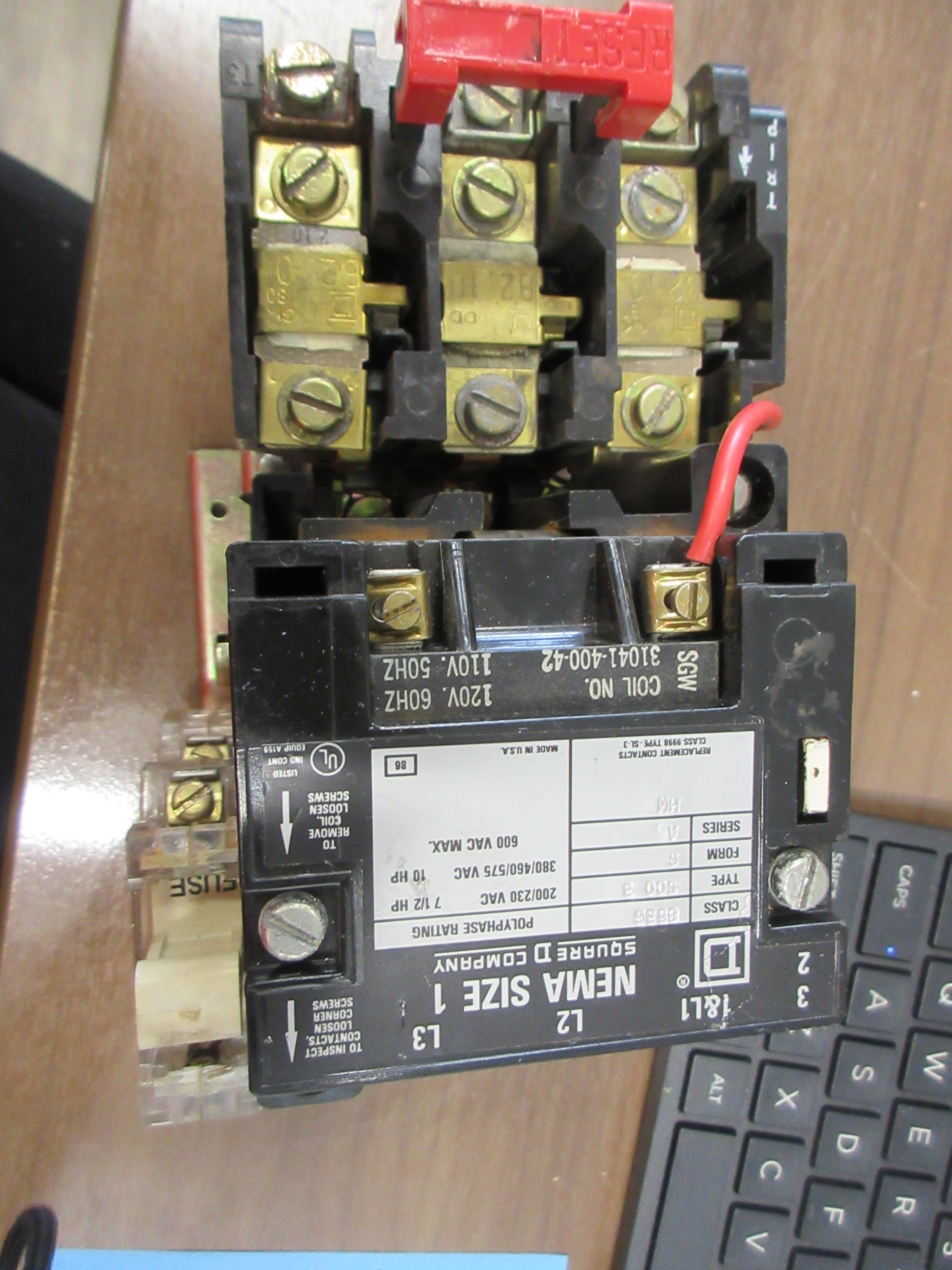 Square D Size 1 Starter 8536 SCO 3 S Ser. A 120V Coil 600V W/Aux Fuse Used