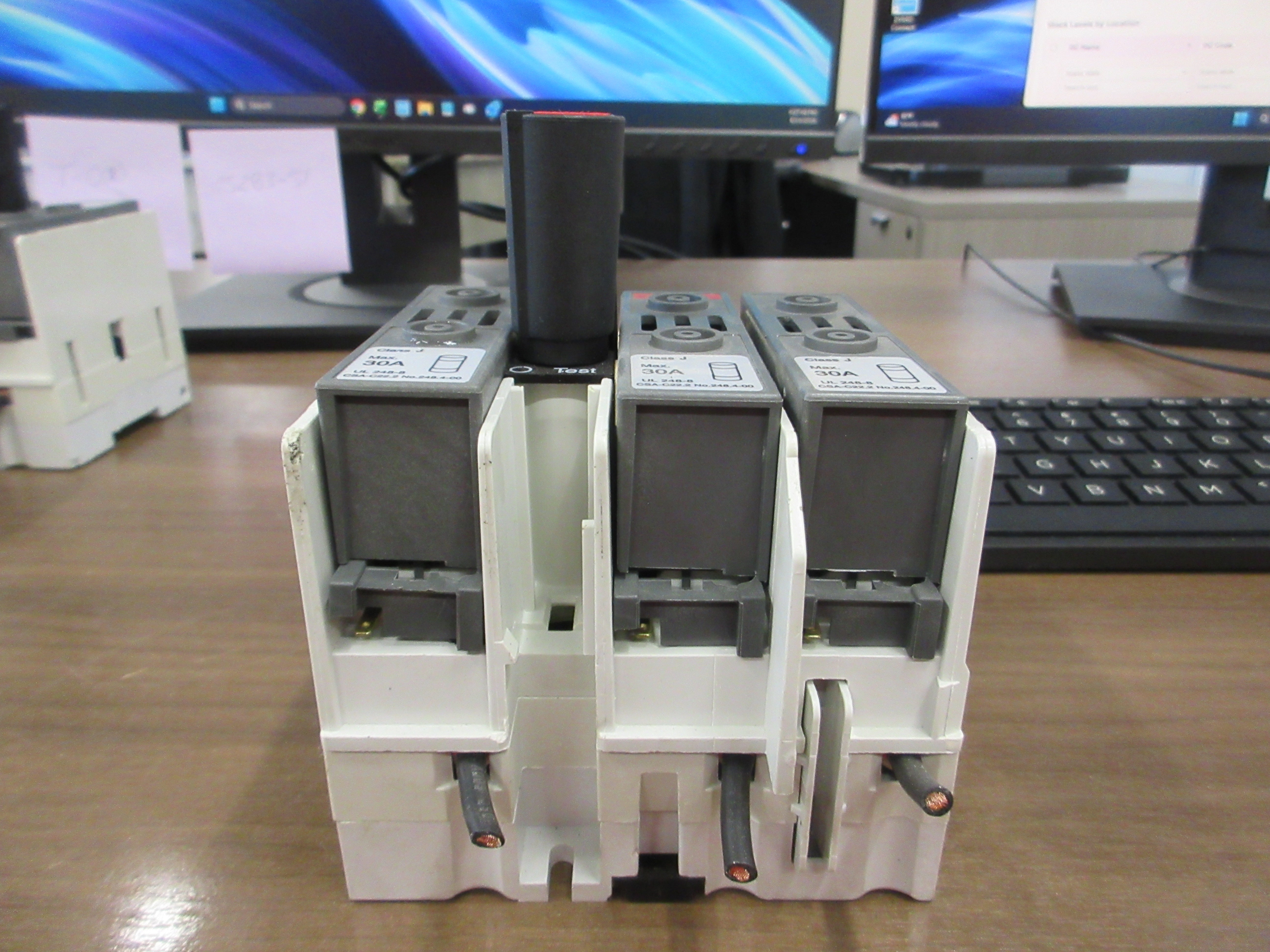 ABB Fusible Disconnect Switch OS 30FAJ12 30A 600V 3P (3) 20A Fuses Used