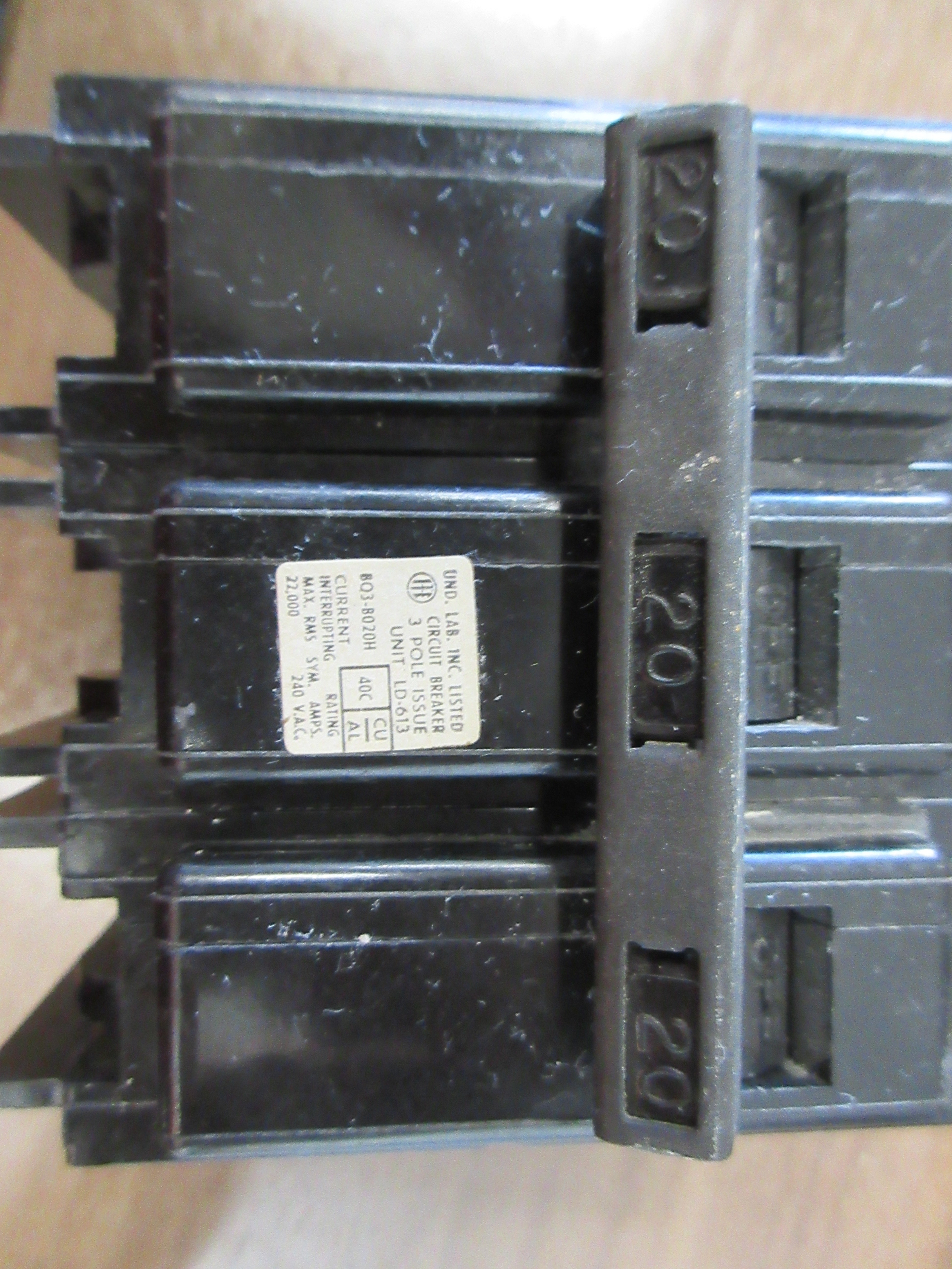 Gould ITE Bolt- On Circuit Breaker BQ3-B020 20A 240V 3 P Used