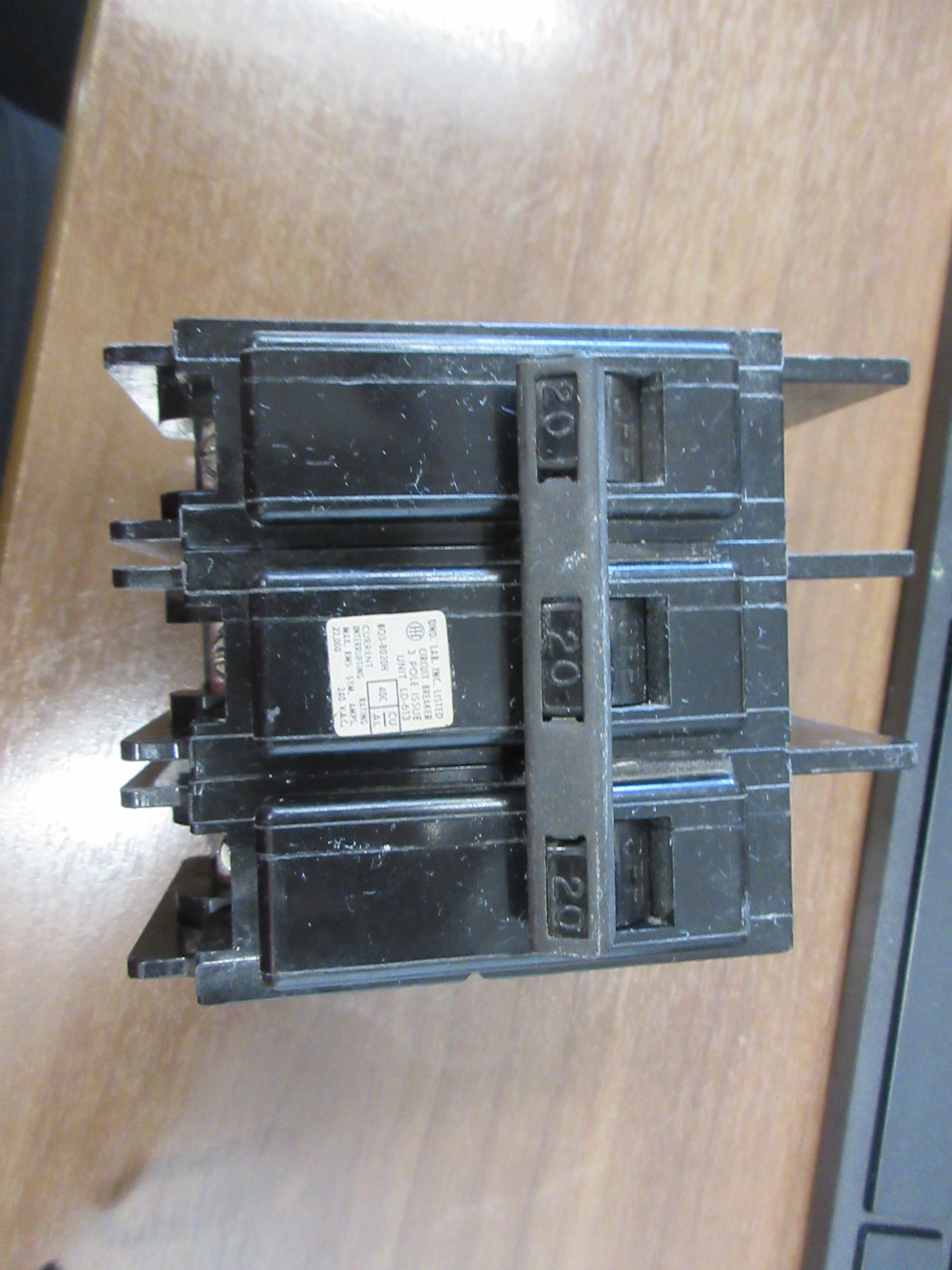 Gould ITE Bolt- On Circuit Breaker BQ3-B020 20A 240V 3 P Used