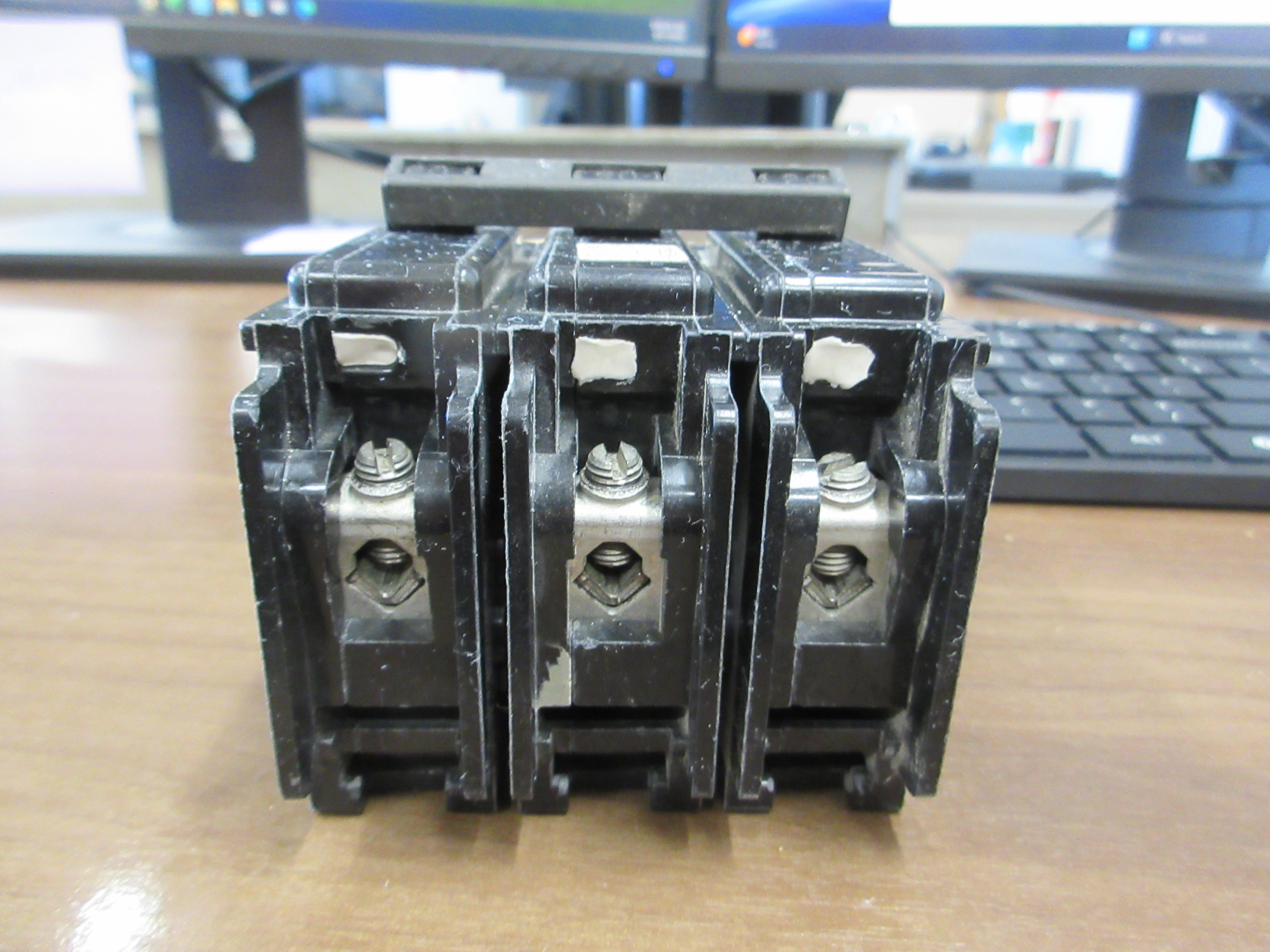 Gould ITE Bolt- On Circuit Breaker BQ3-B020 20A 240V 3 P Used