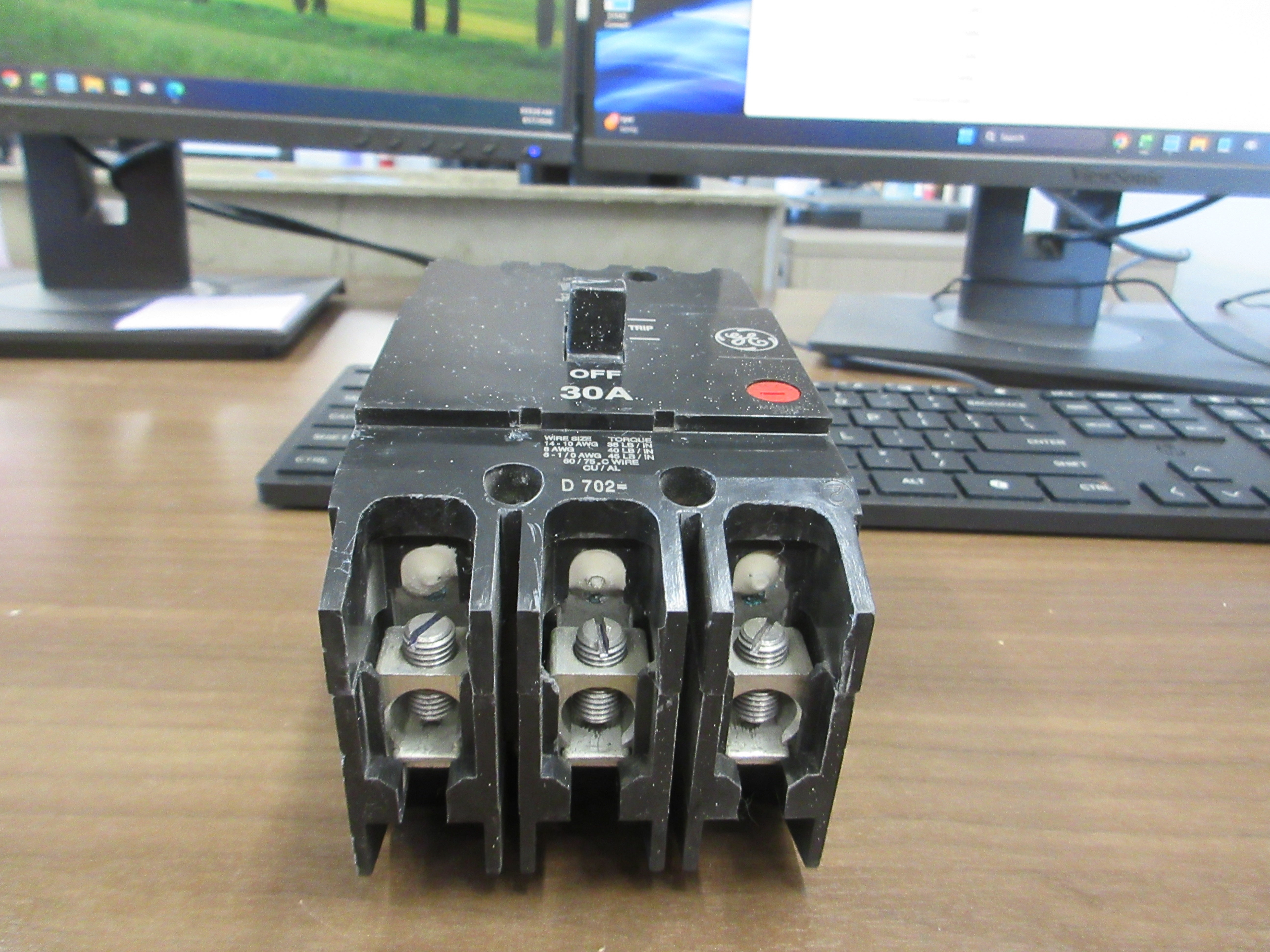 GE Bolt-On Circuit Breaker TEY 330 Ser. M02 30 A 480/227V 3 P Used