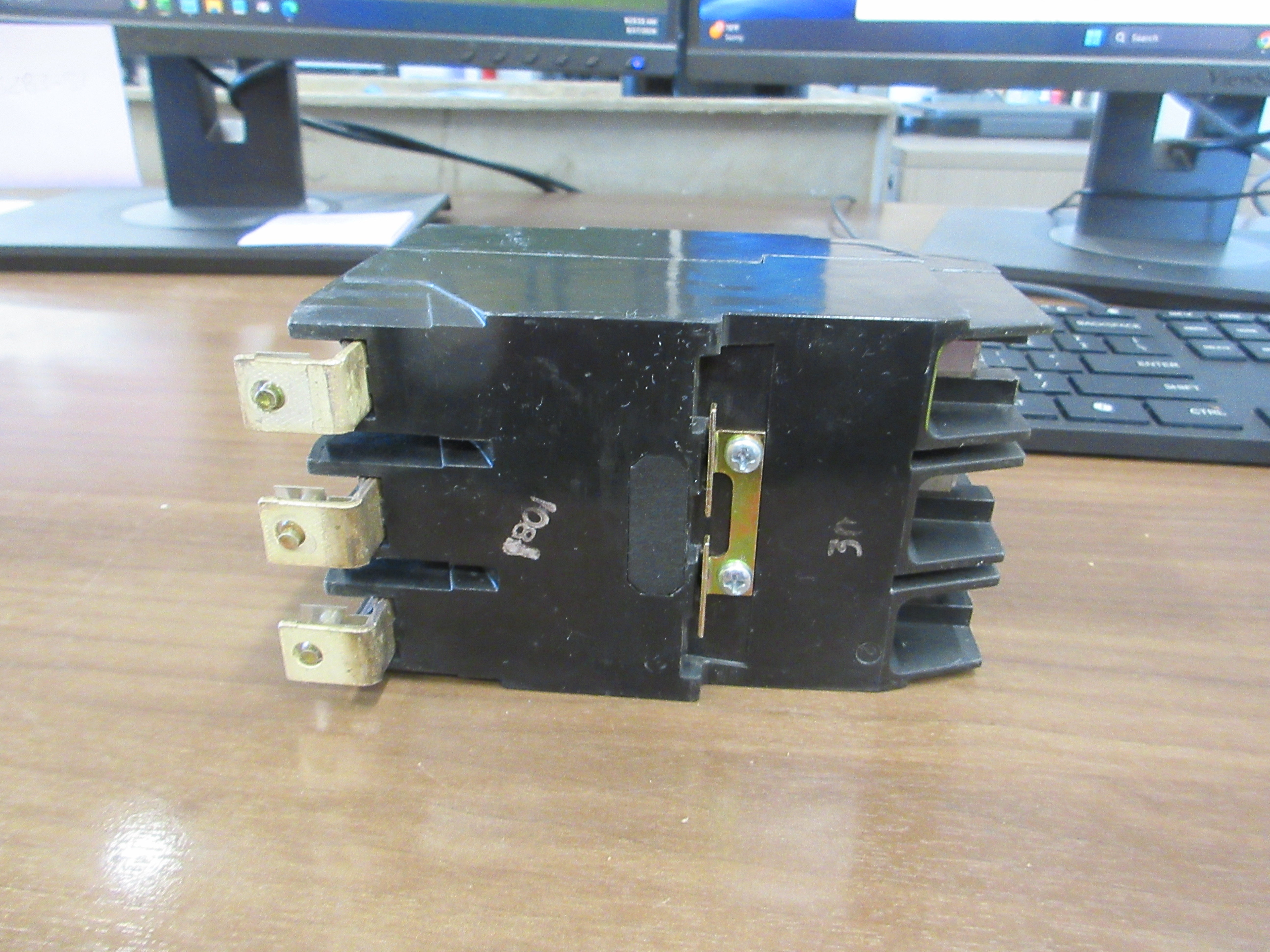 GE Bolt-On Circuit Breaker TEY 330 Ser. M02 30 A 480/227V 3 P Used