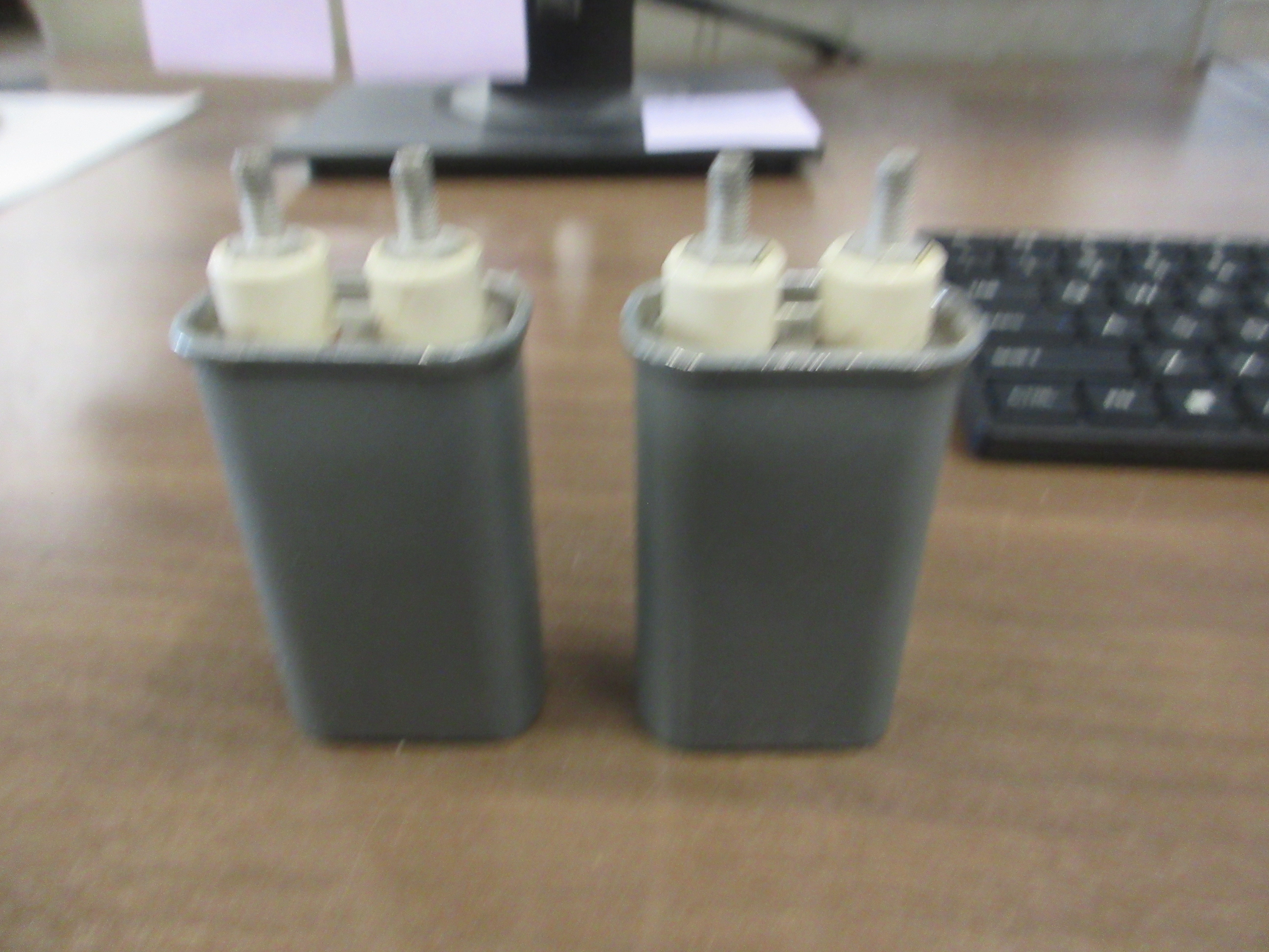 GE Capacitor 23F1054FC 2 uF 600 VDC 330 VAC * Lot 2* Used