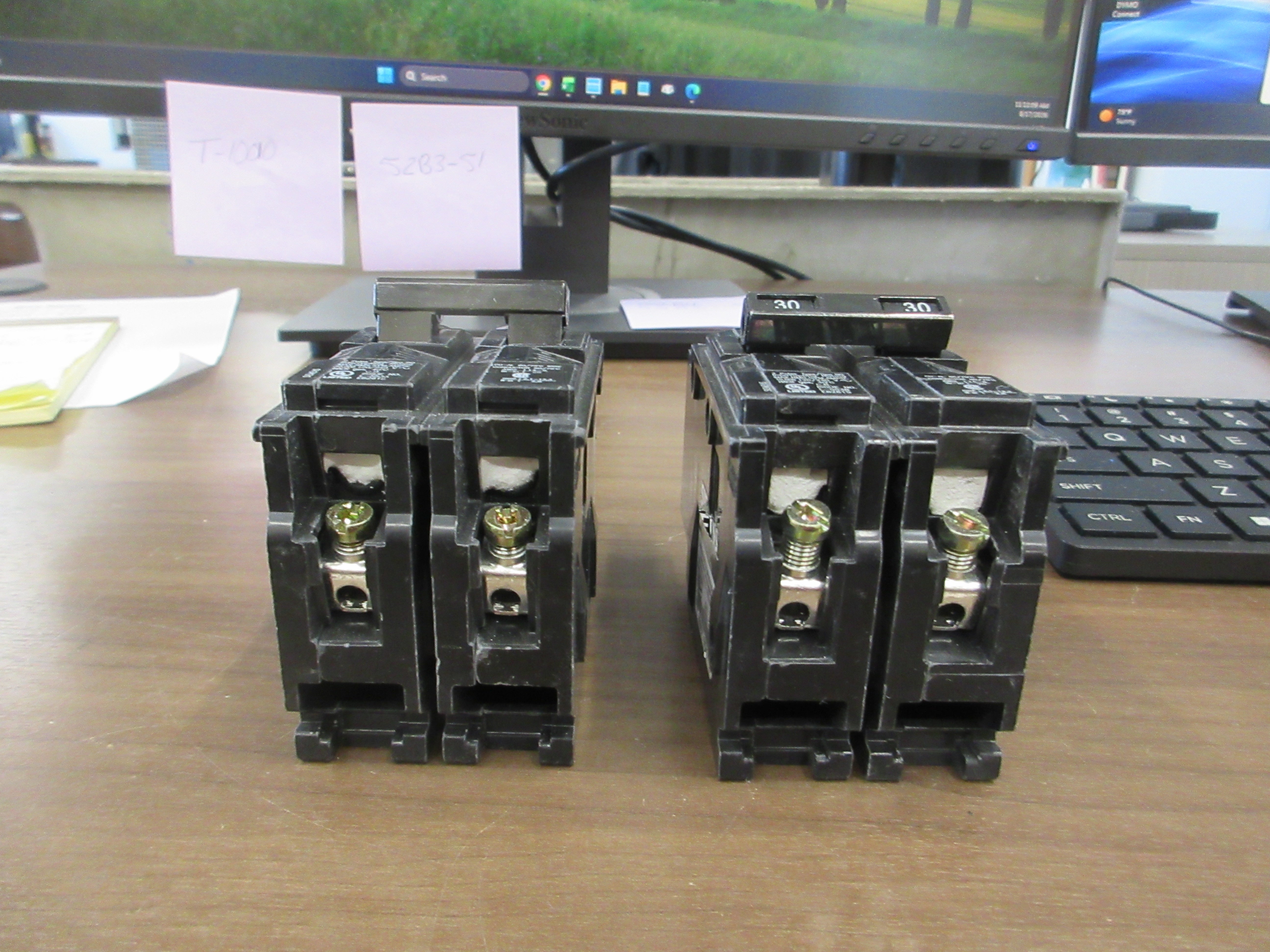 Siemens BQ Bolt- On CIRCUIT Breaker BQ2B030 30 A 120/240V 2 P * LOT of 2* Used
