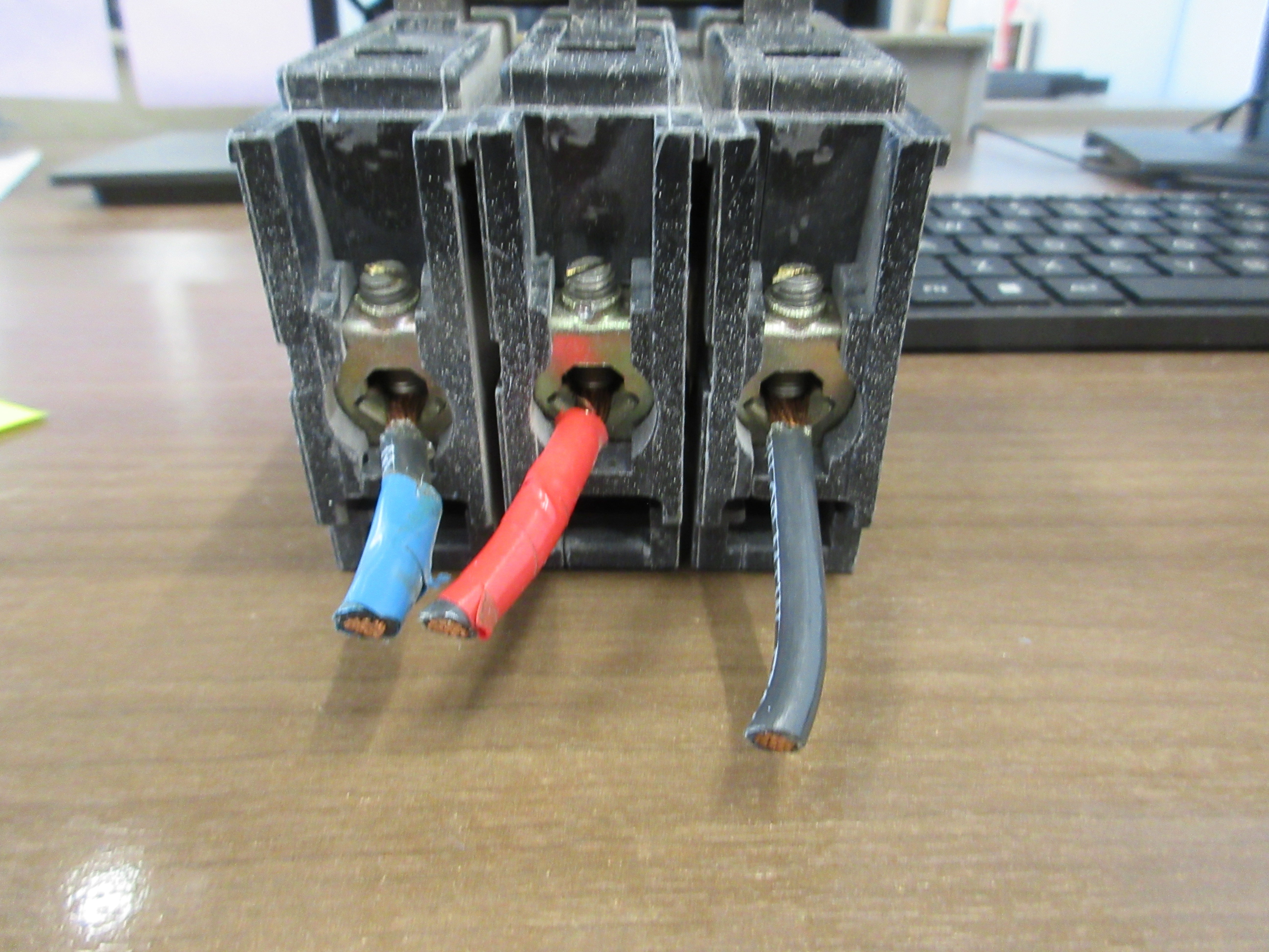 Westinghouse QuickLag B Bolt - On Circuit Breaker QBHW 3050H 50A 240V 3 P Used