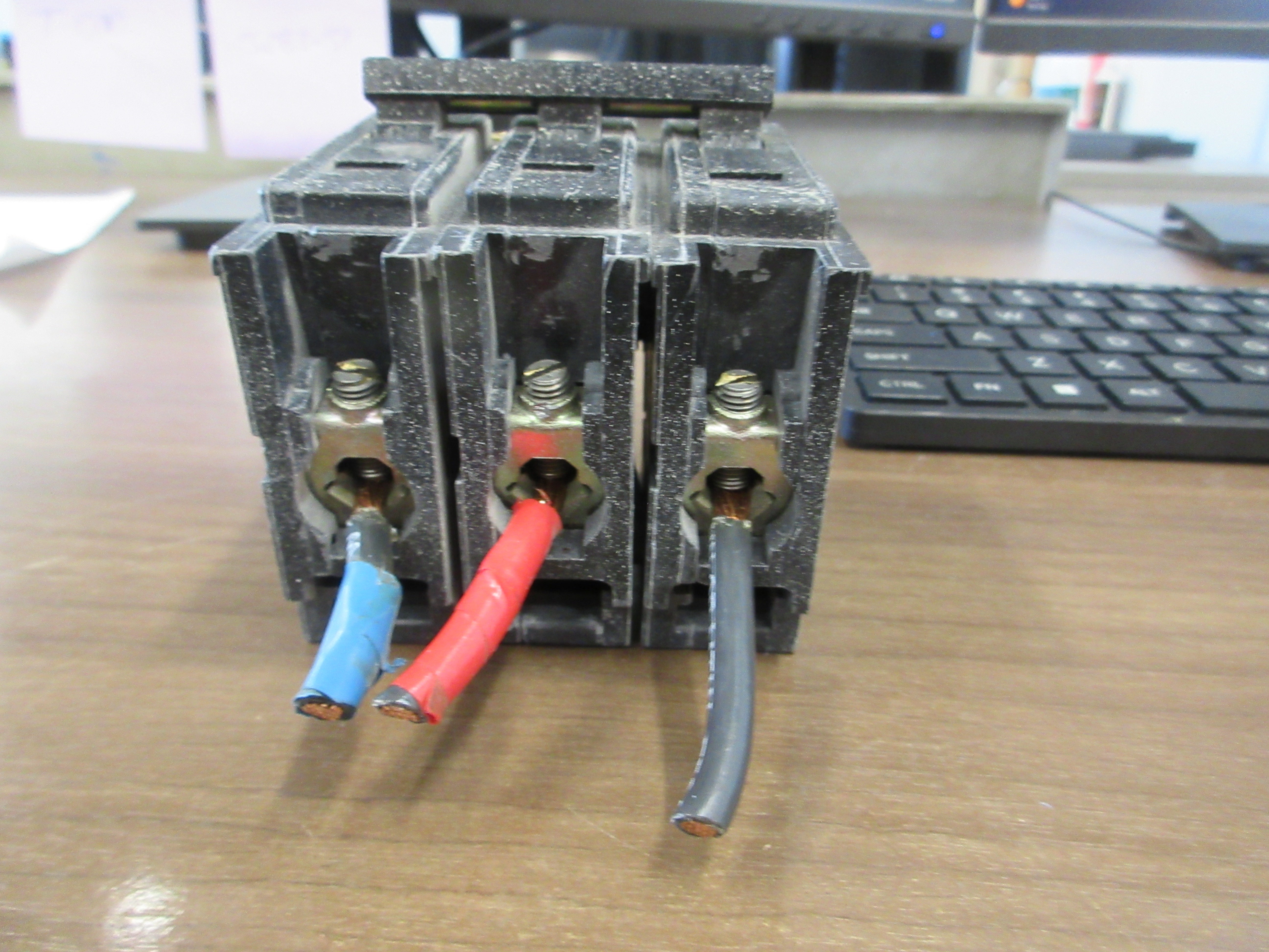 Westinghouse QuickLag B Bolt - On Circuit Breaker QBHW 3050H 50A 240V 3 P Used