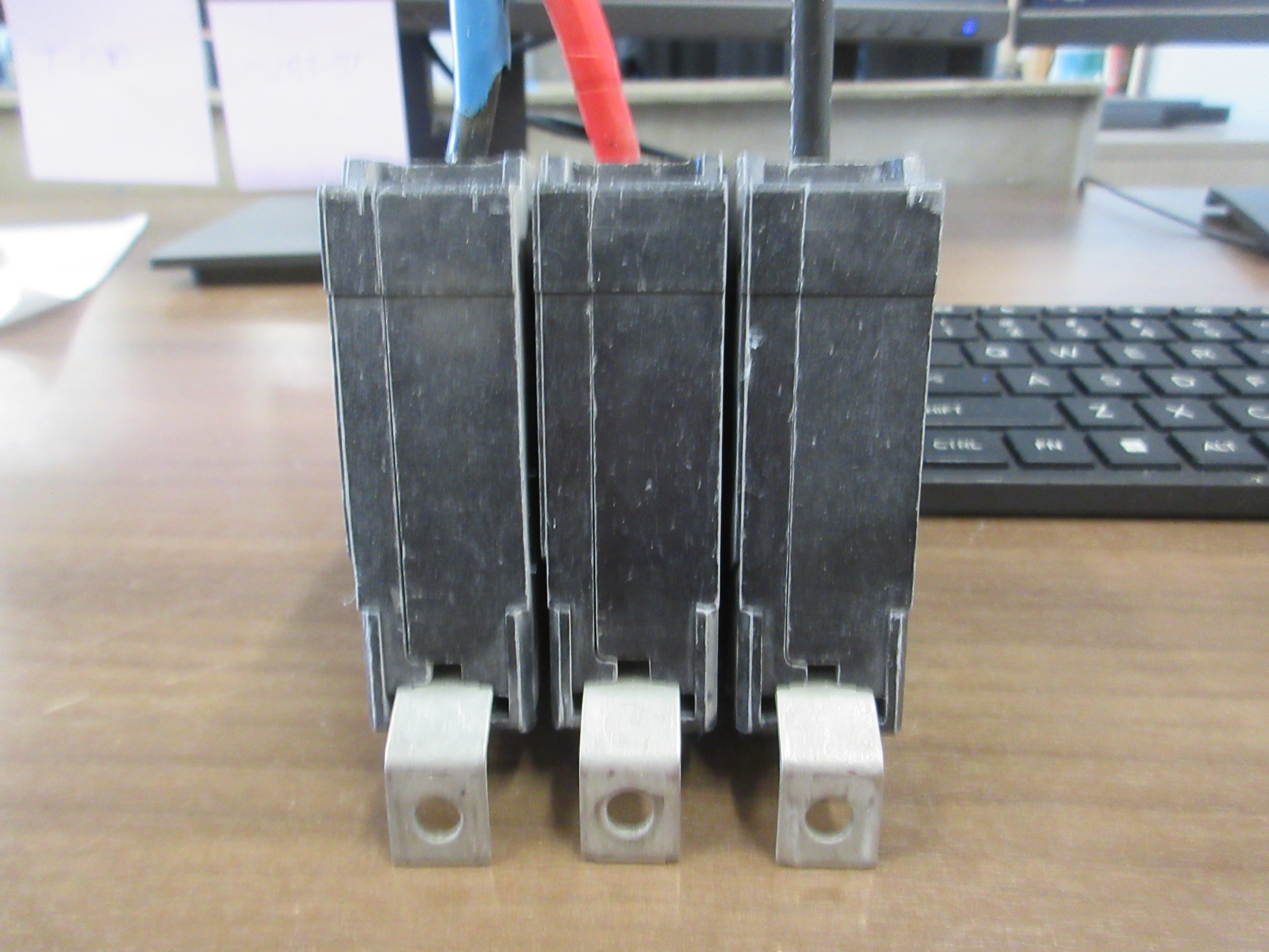 Westinghouse QuickLag B Bolt - On Circuit Breaker QBHW 3050H 50A 240V 3 P Used